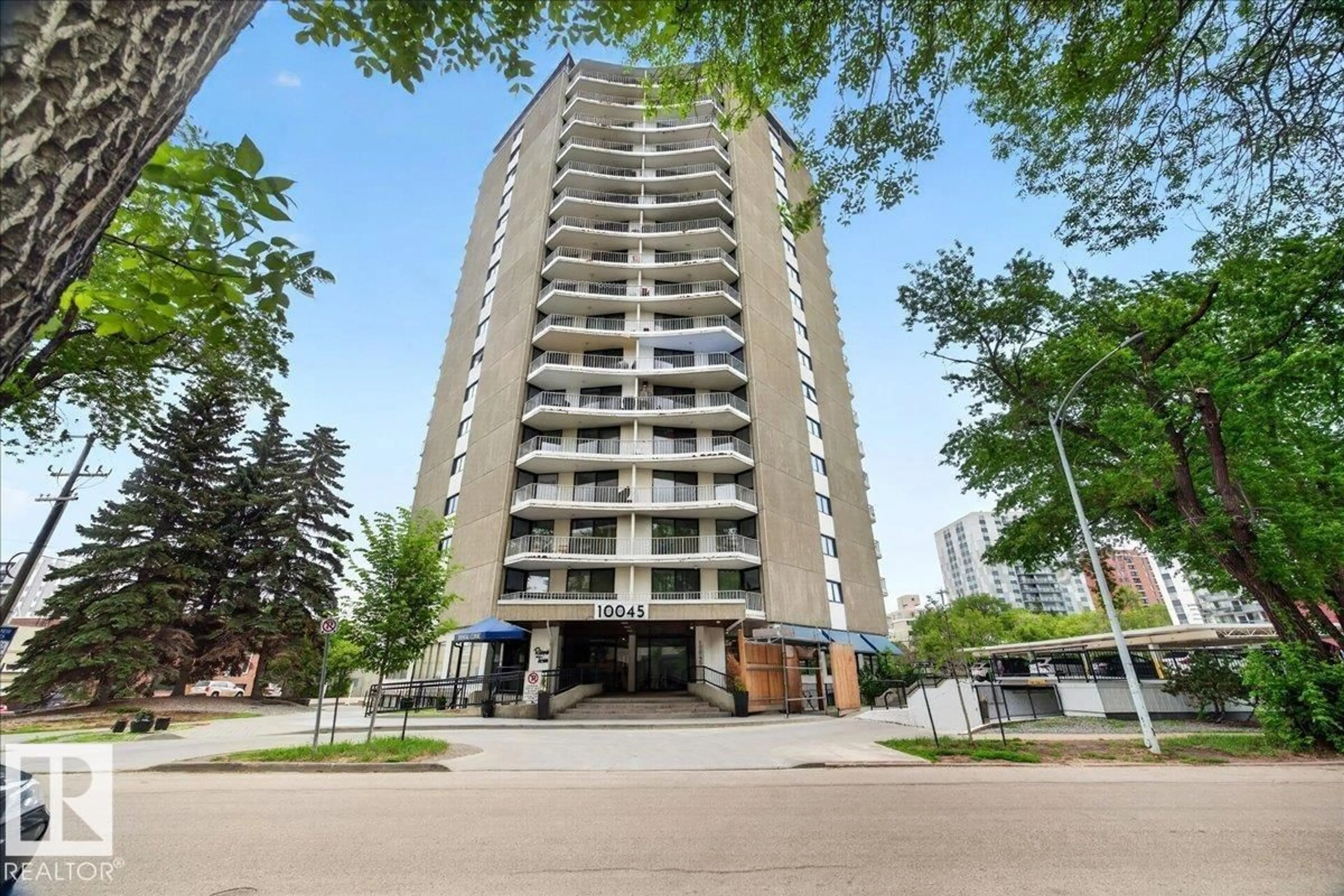 Patio, building for 1701 - 10045 117 ST, Edmonton Alberta T5K1W8