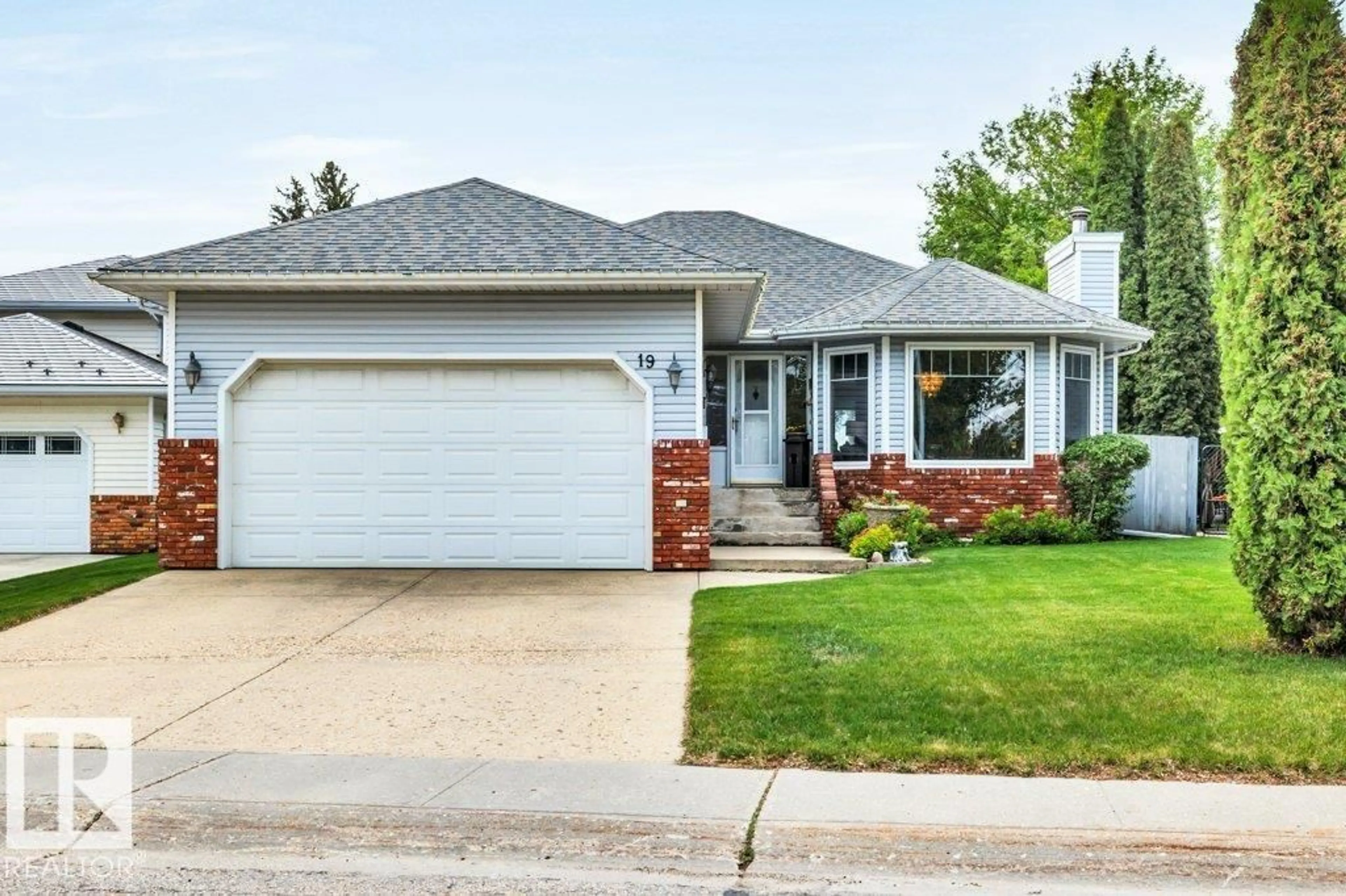 Home with vinyl exterior material, street for 19 HAVEN CR, Devon Alberta T9G1J5