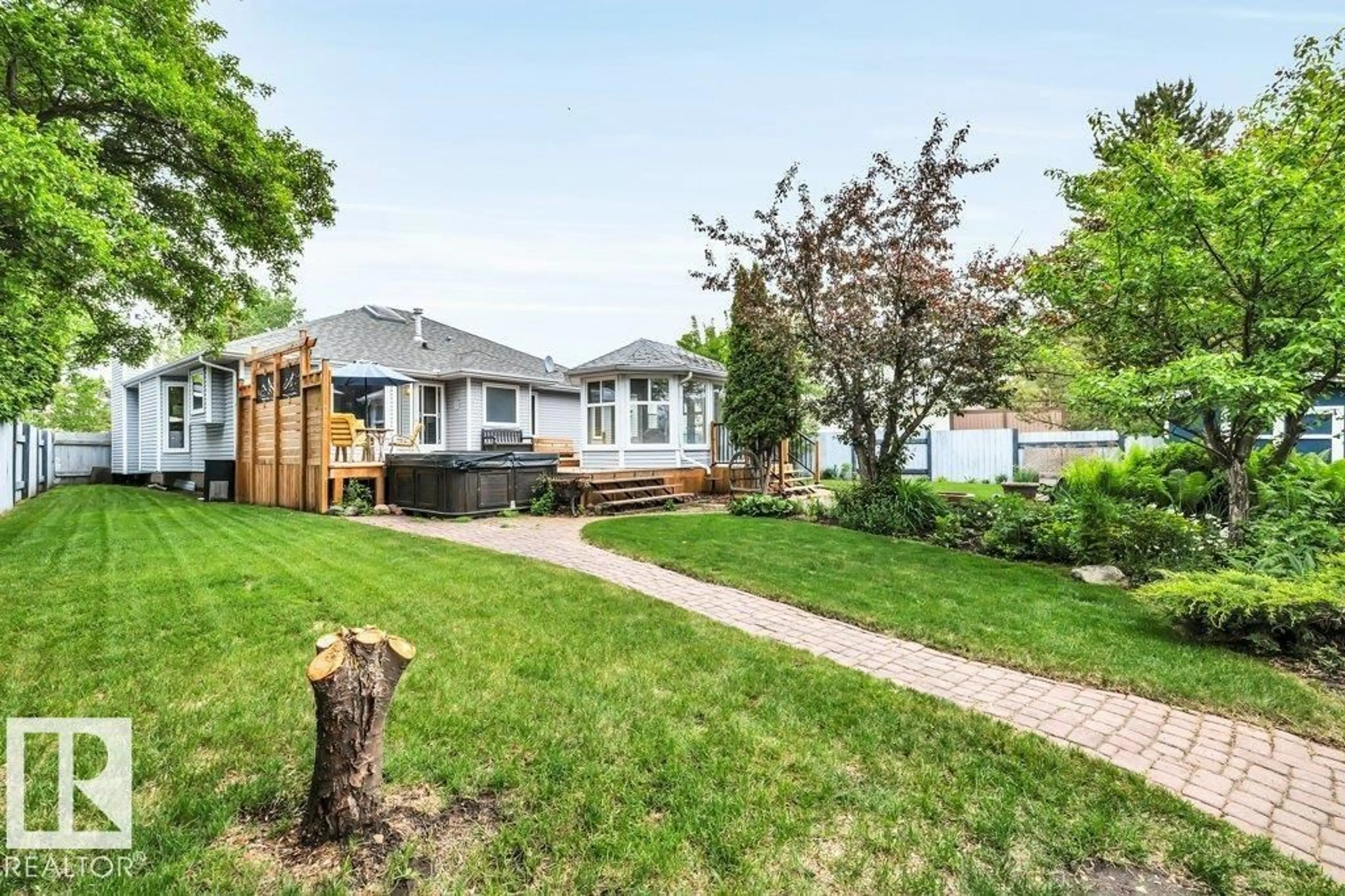 A pic from outside/outdoor area/front of a property/back of a property/a pic from drone, street for 19 HAVEN CR, Devon Alberta T9G1J5