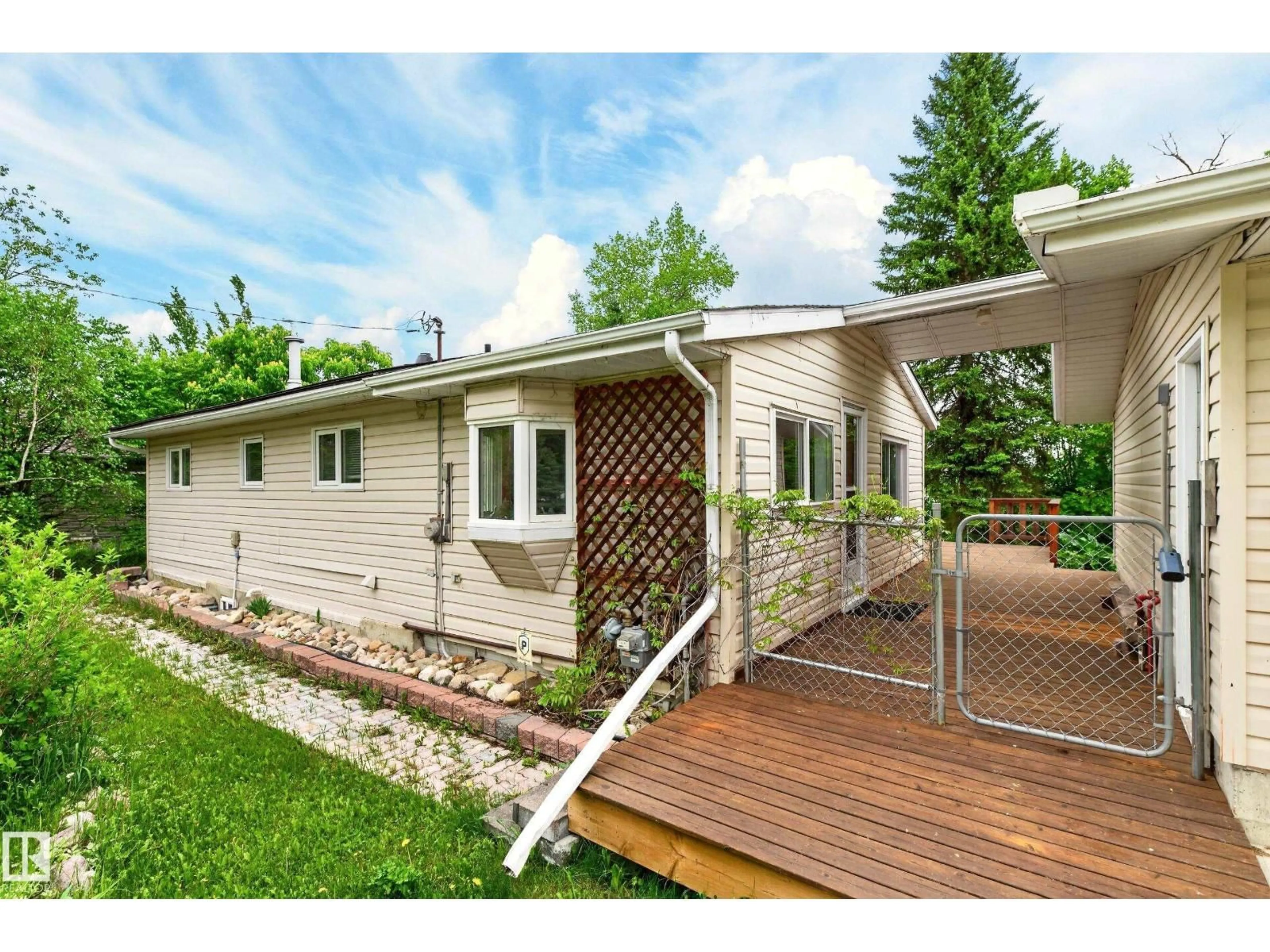 Home with vinyl exterior material, unknown for 35 - 51263 RG RD 204, Rural Strathcona County Alberta T8E1G9