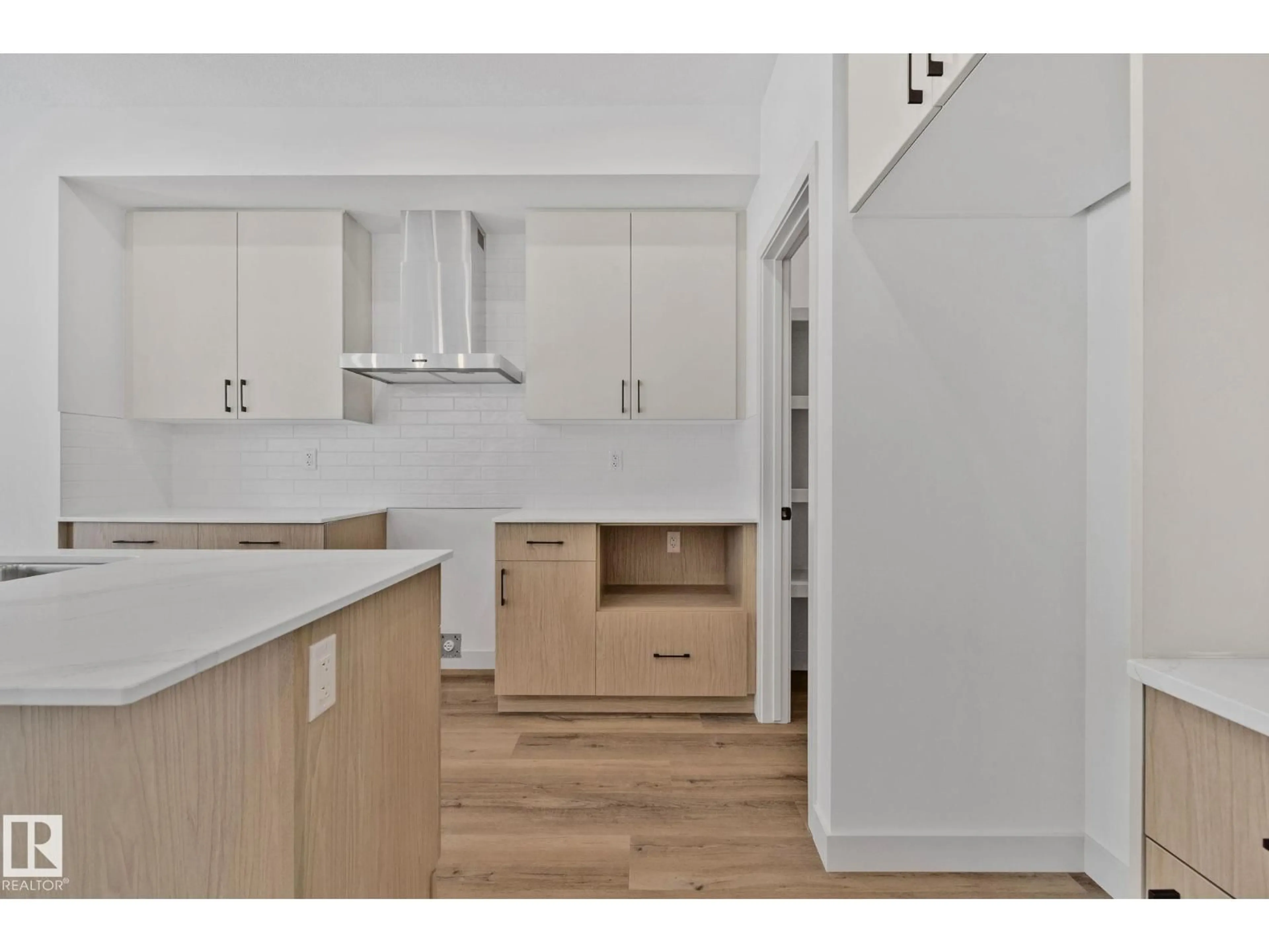 Open concept kitchen, unknown for 122 ROYAL STREET, St. Albert Alberta T8N8C9