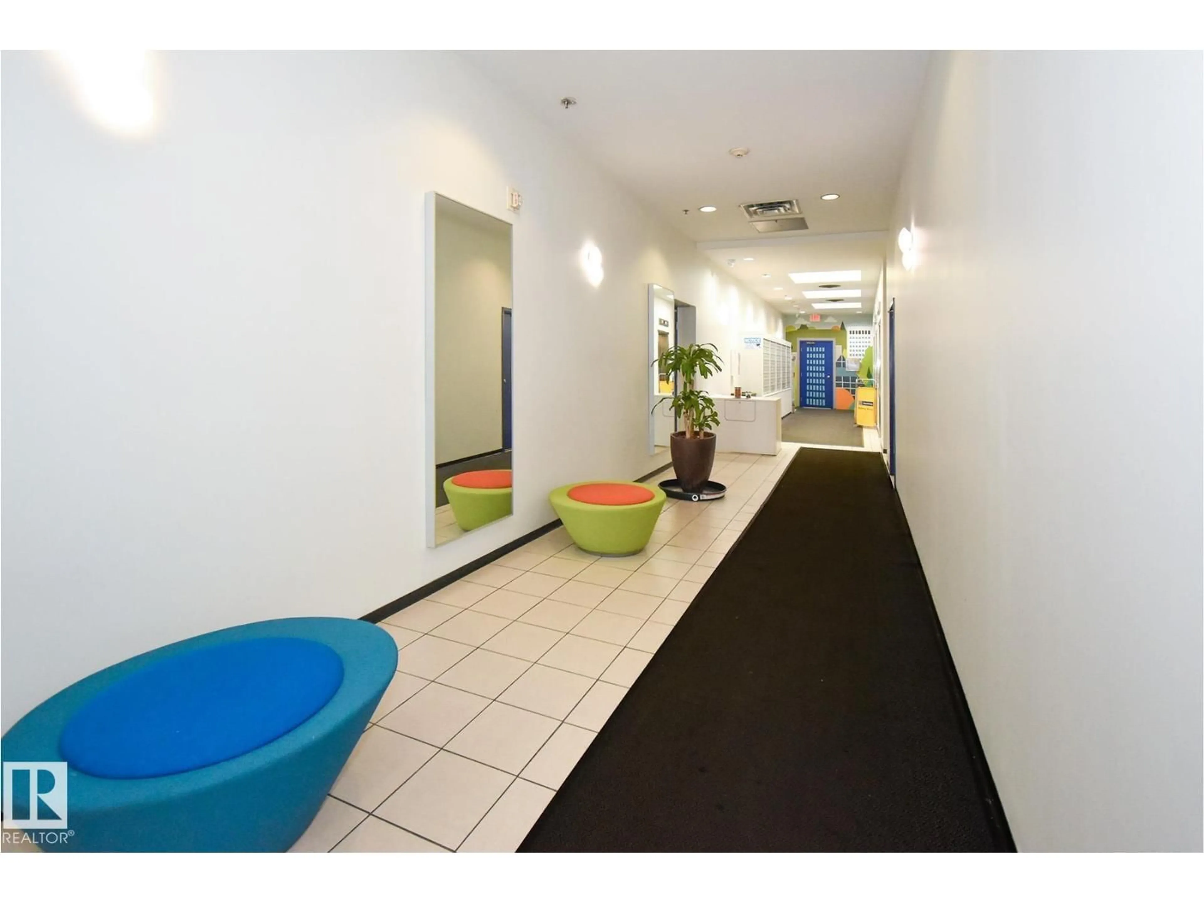 Indoor foyer for 10024 - 910 JASPER AV, Edmonton Alberta T5J1R9