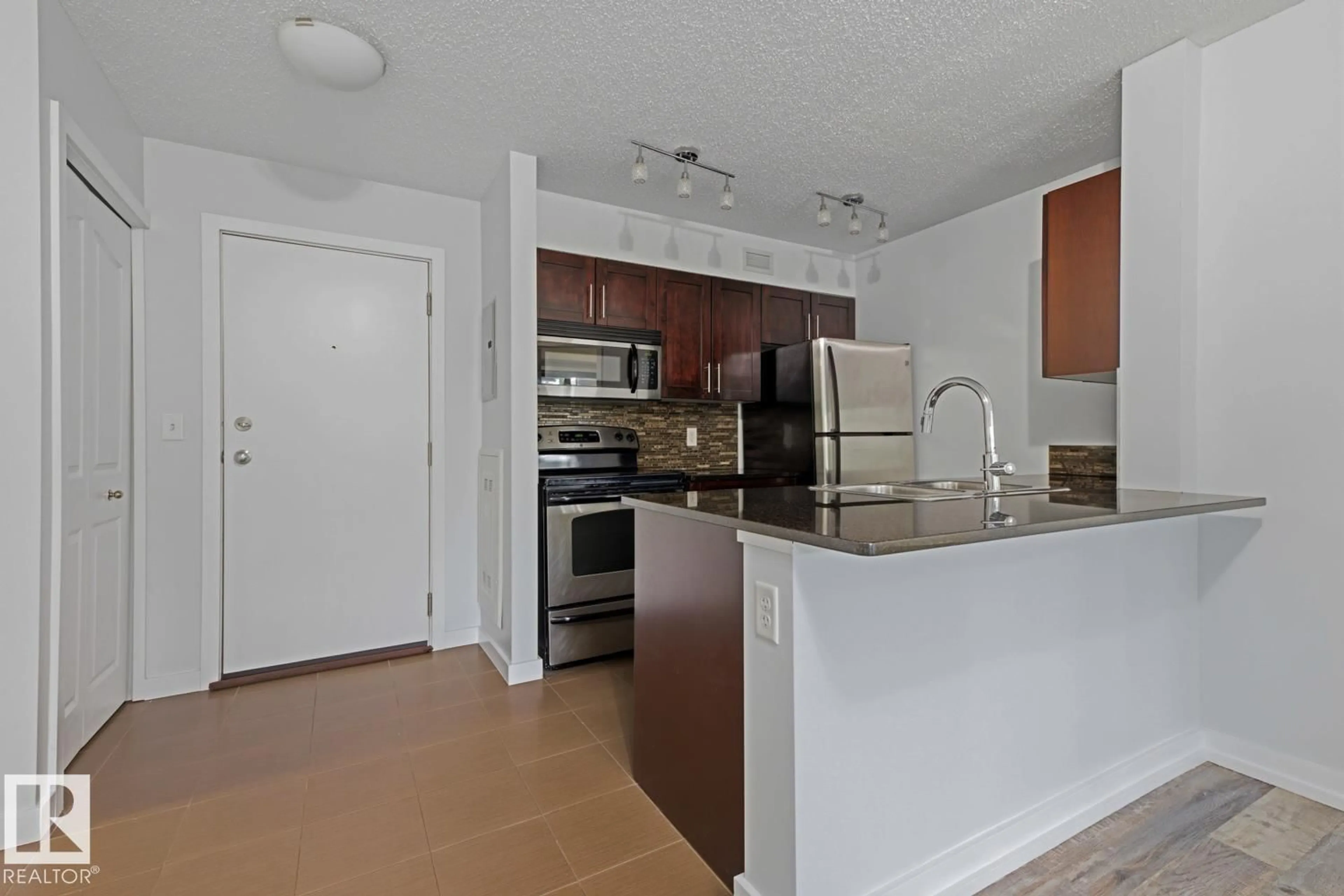 Standard kitchen, unknown for 534 - 110 WATT BV, Edmonton Alberta T6X1P7