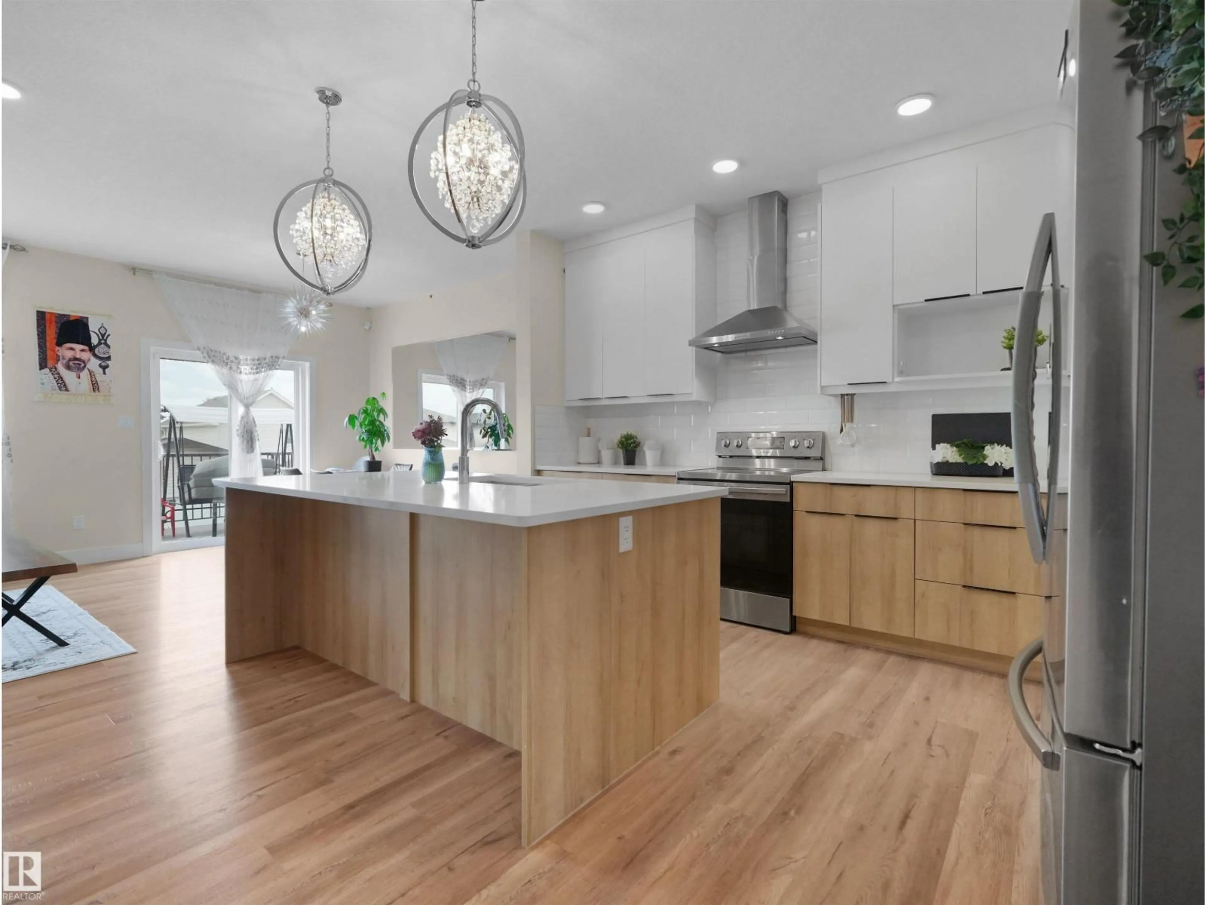 Contemporary kitchen, wood/laminate floor for NW - 9923 222 ST, Edmonton Alberta T5T7J1