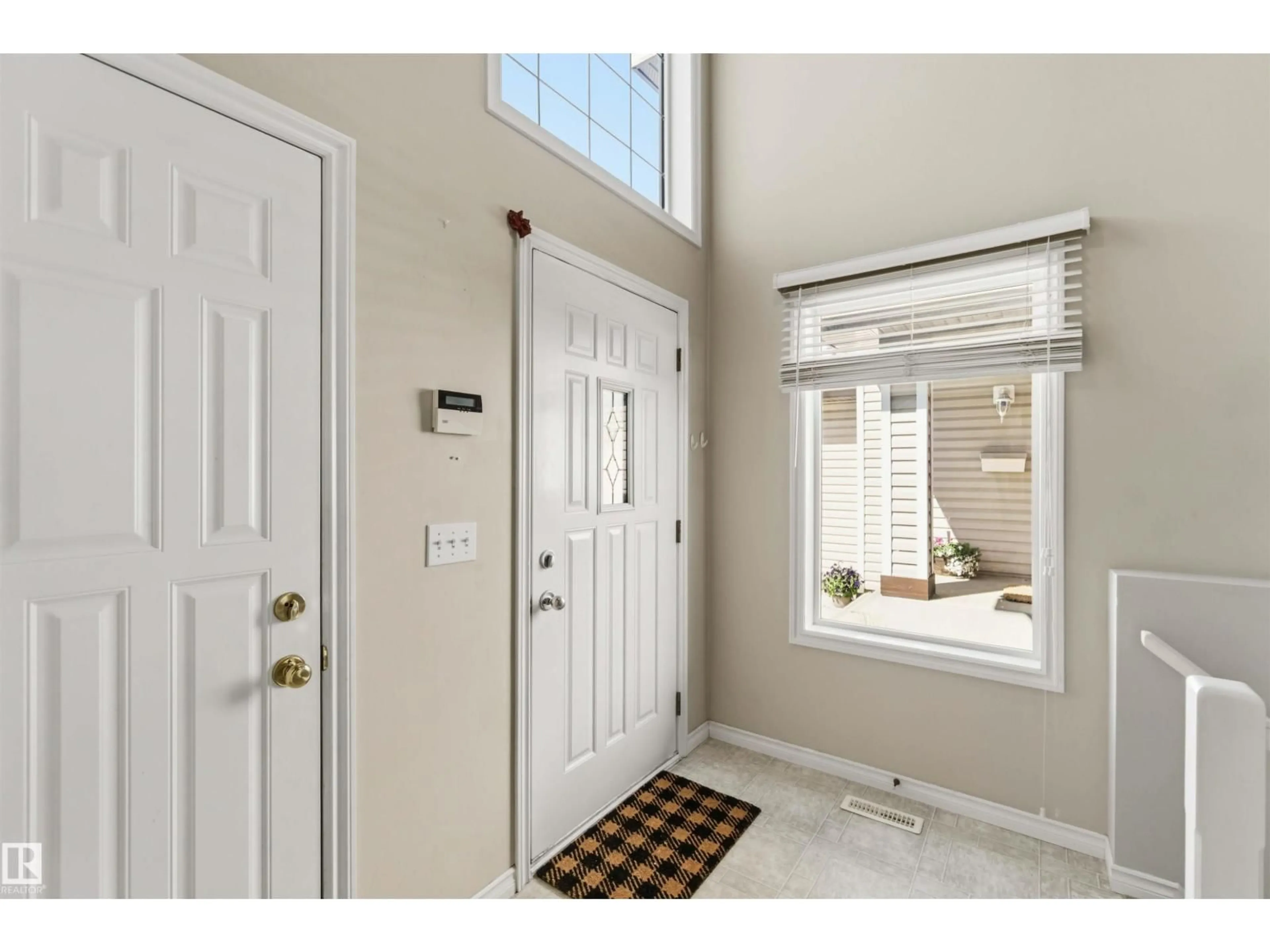 Indoor entryway for 2012 35A AV, Edmonton Alberta T6T1Y2
