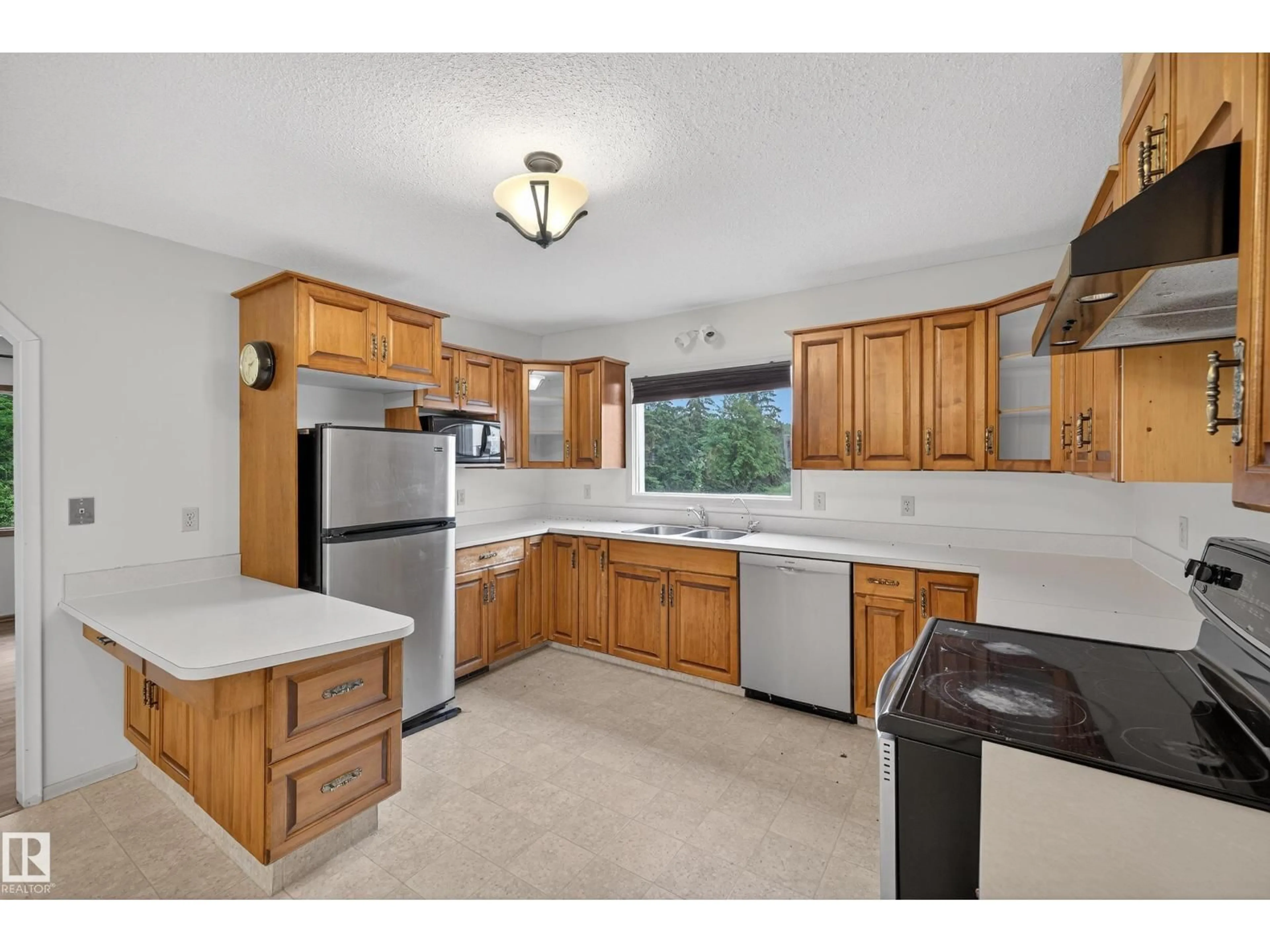 Standard kitchen, ceramic/tile floor for 58228 RANGE ROAD 30, Rural Barrhead County Alberta T7N0N2