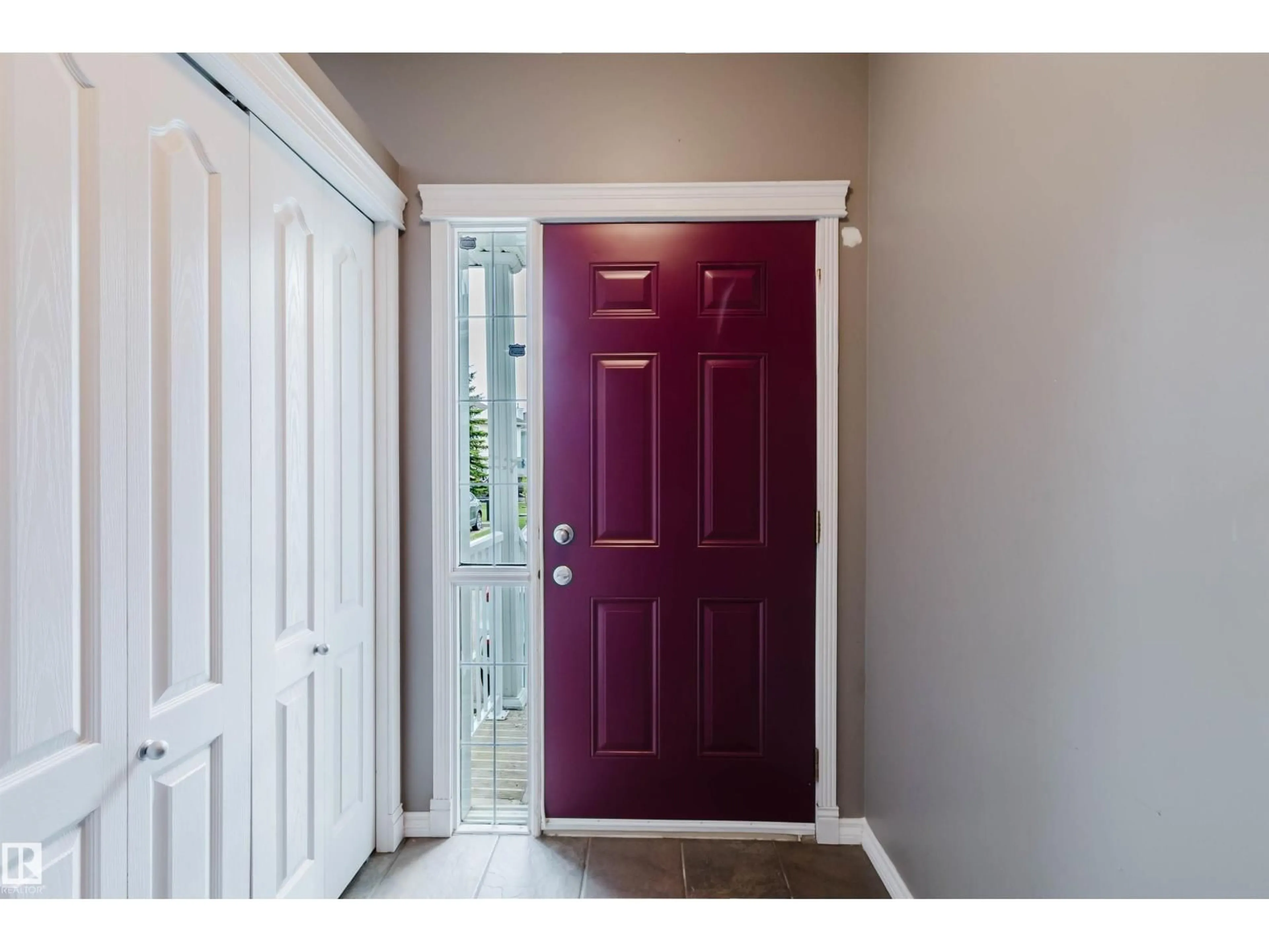 Indoor entryway for 38 - 1780 GLASTONBURY BV, Edmonton Alberta T5T6P9