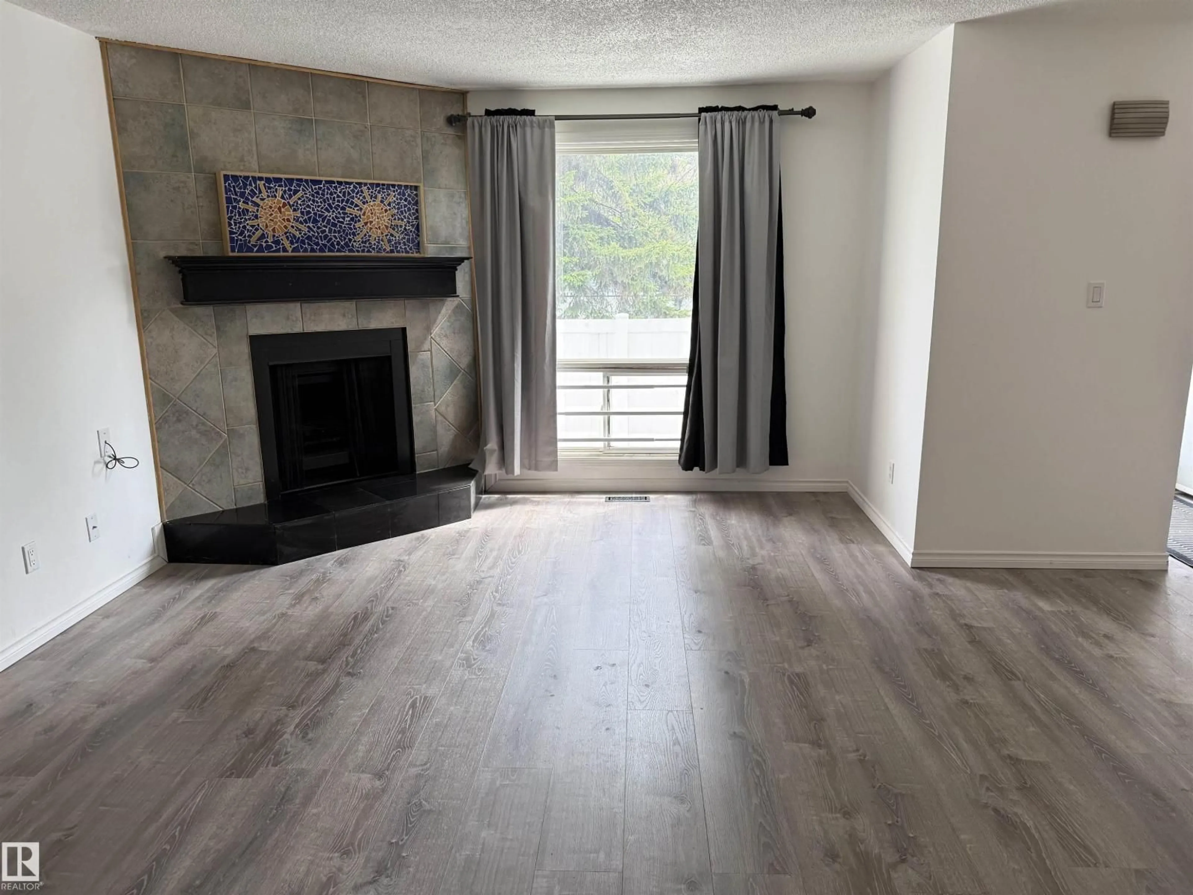 A pic of a room for 14537 121 ST, Edmonton Alberta T5X2S2