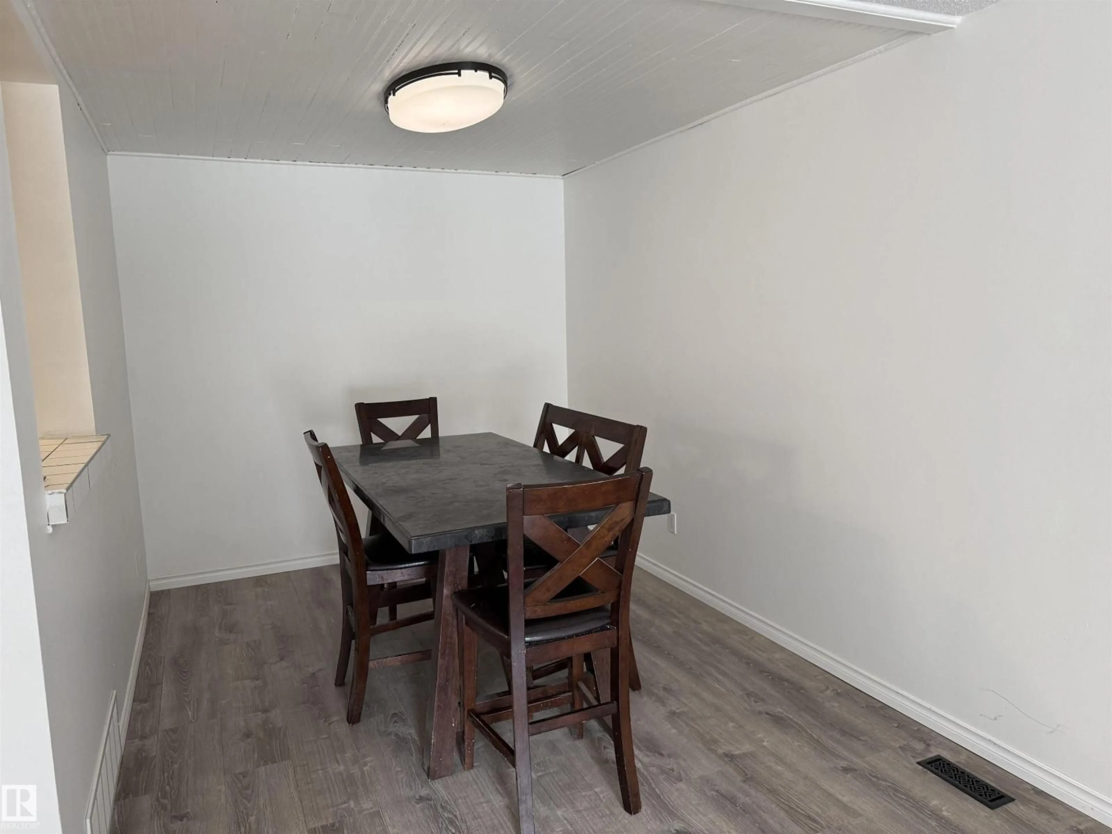A pic of a room for 14537 121 ST, Edmonton Alberta T5X2S2
