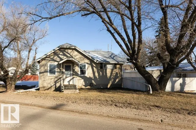 9836 100 ST, Westlock 2