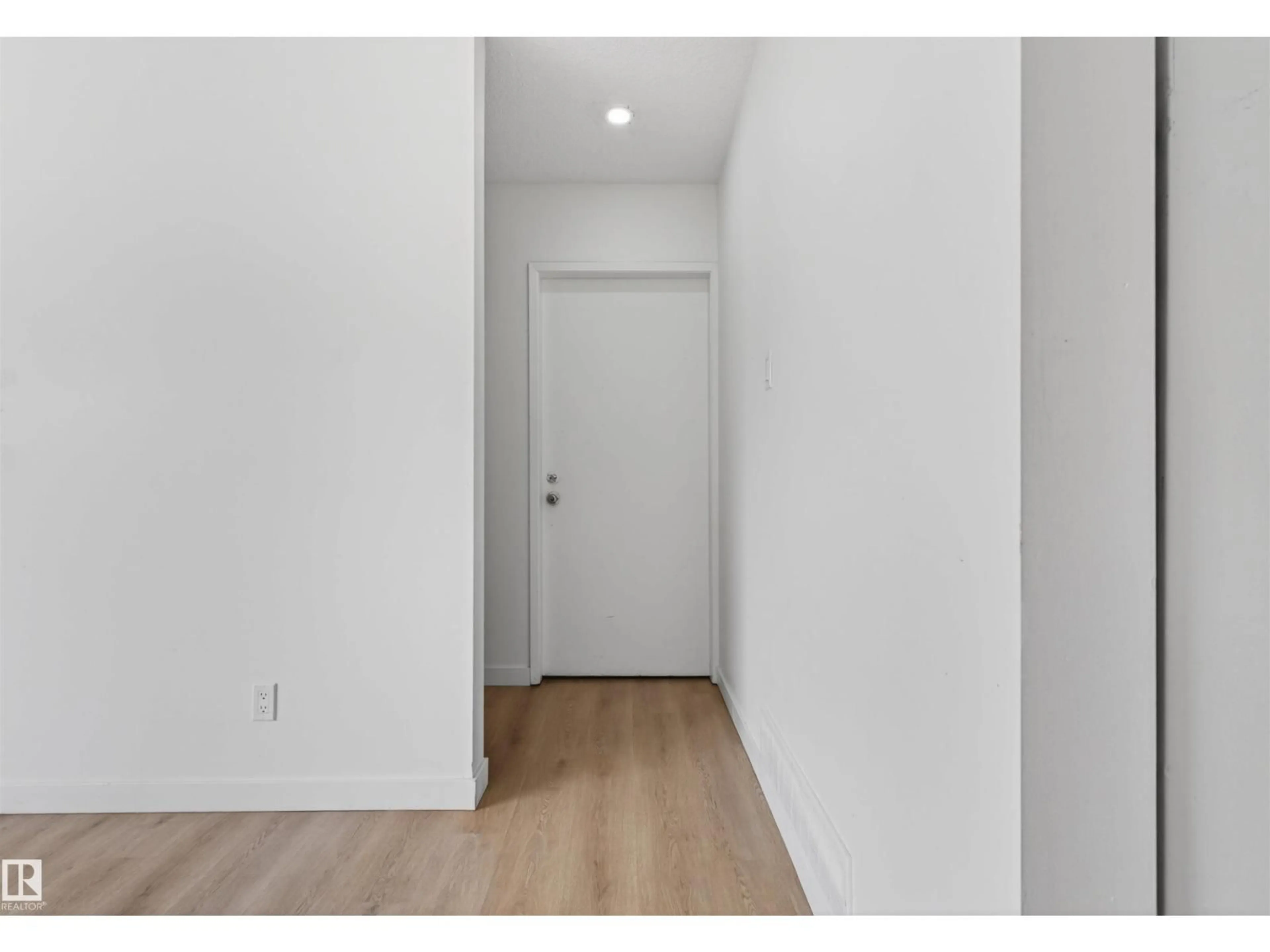 Indoor entryway for 7304/7306 78 AV, Edmonton Alberta T6B0C1