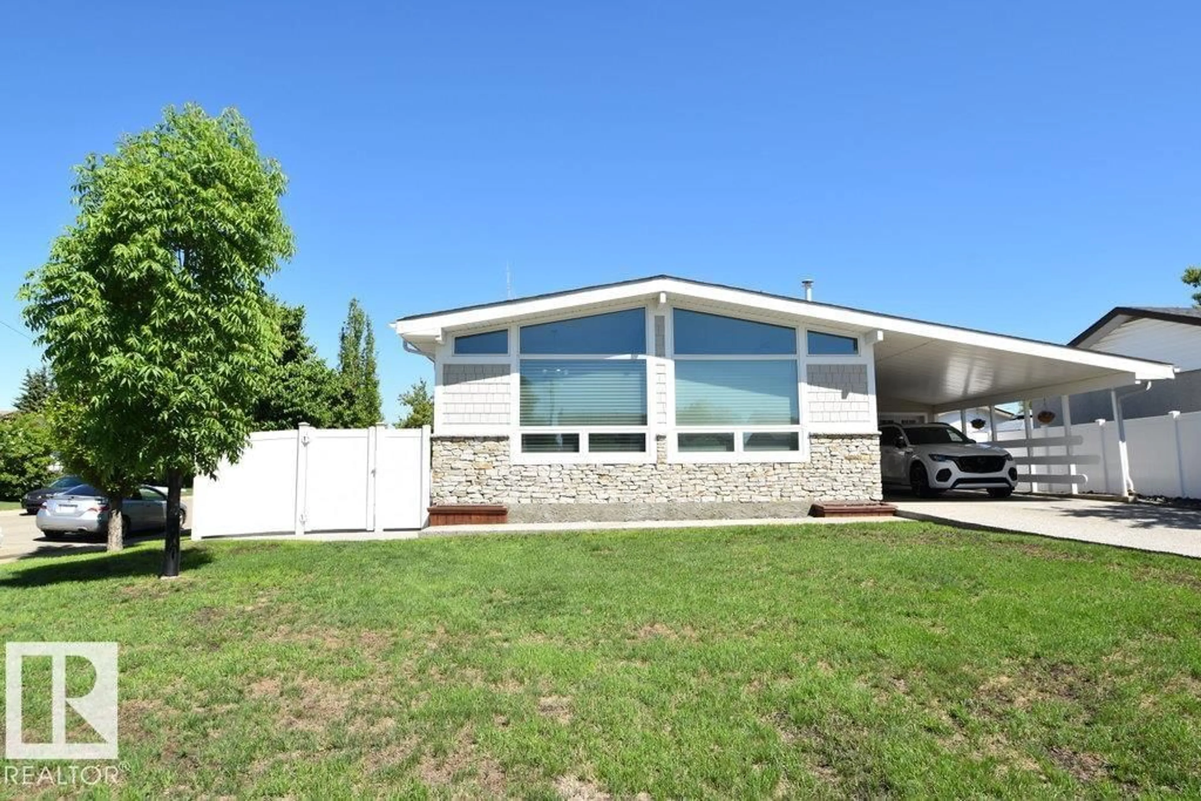 Home with vinyl exterior material, unknown for 9212 132A AV NW, Edmonton Alberta T5E1B5