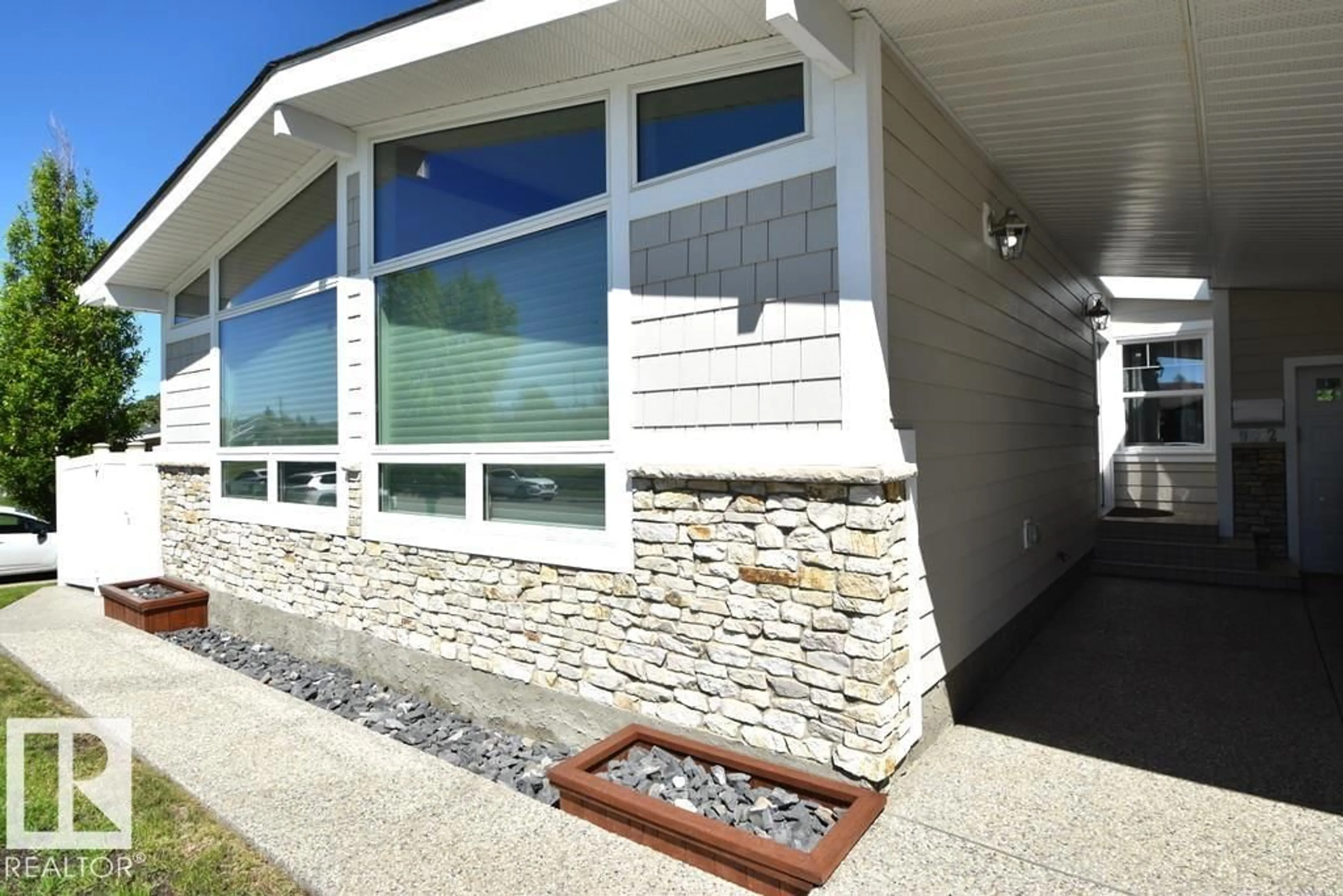 Home with vinyl exterior material, unknown for 9212 132A AV NW, Edmonton Alberta T5E1B5