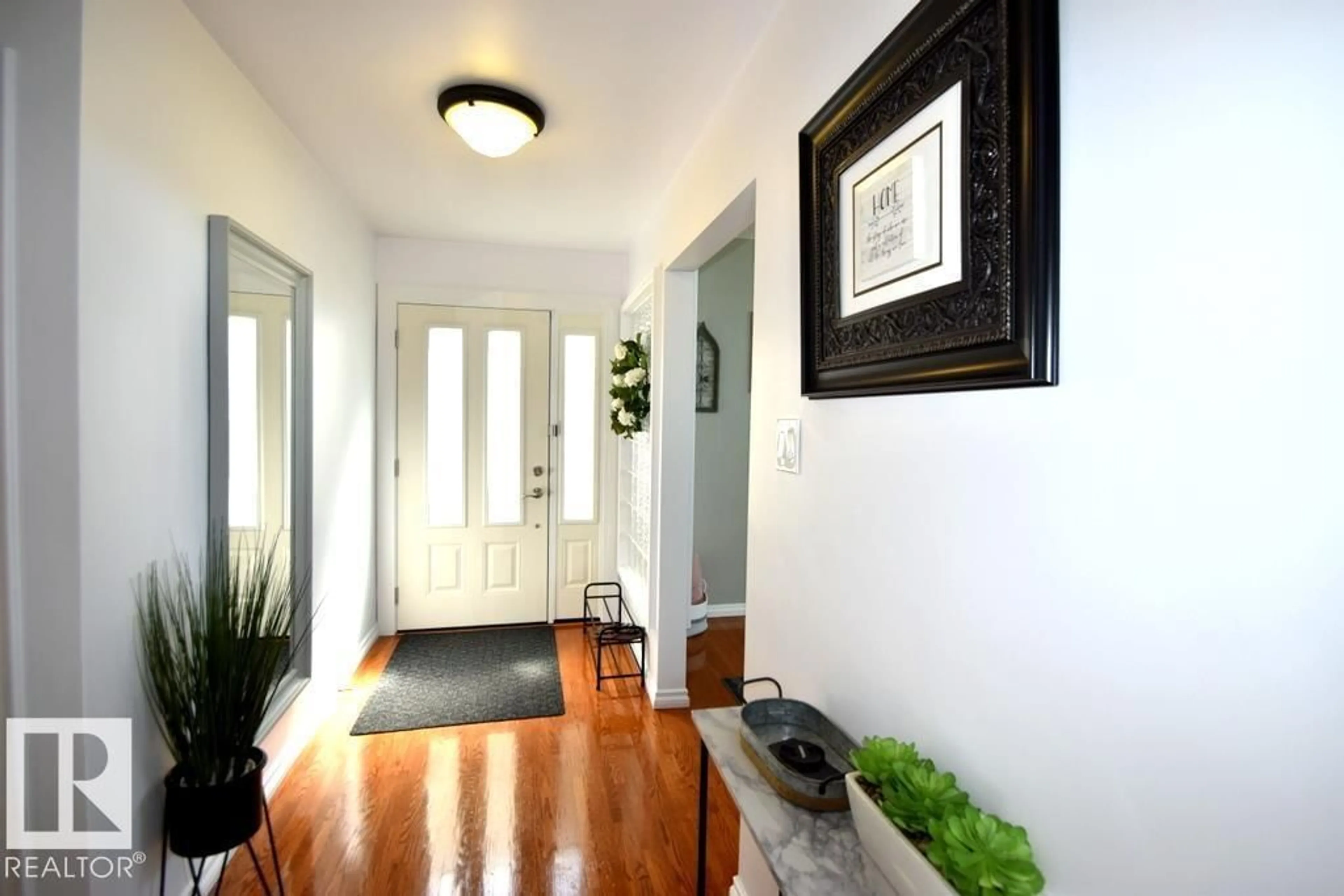 Indoor entryway for 9212 132A AV NW, Edmonton Alberta T5E1B5