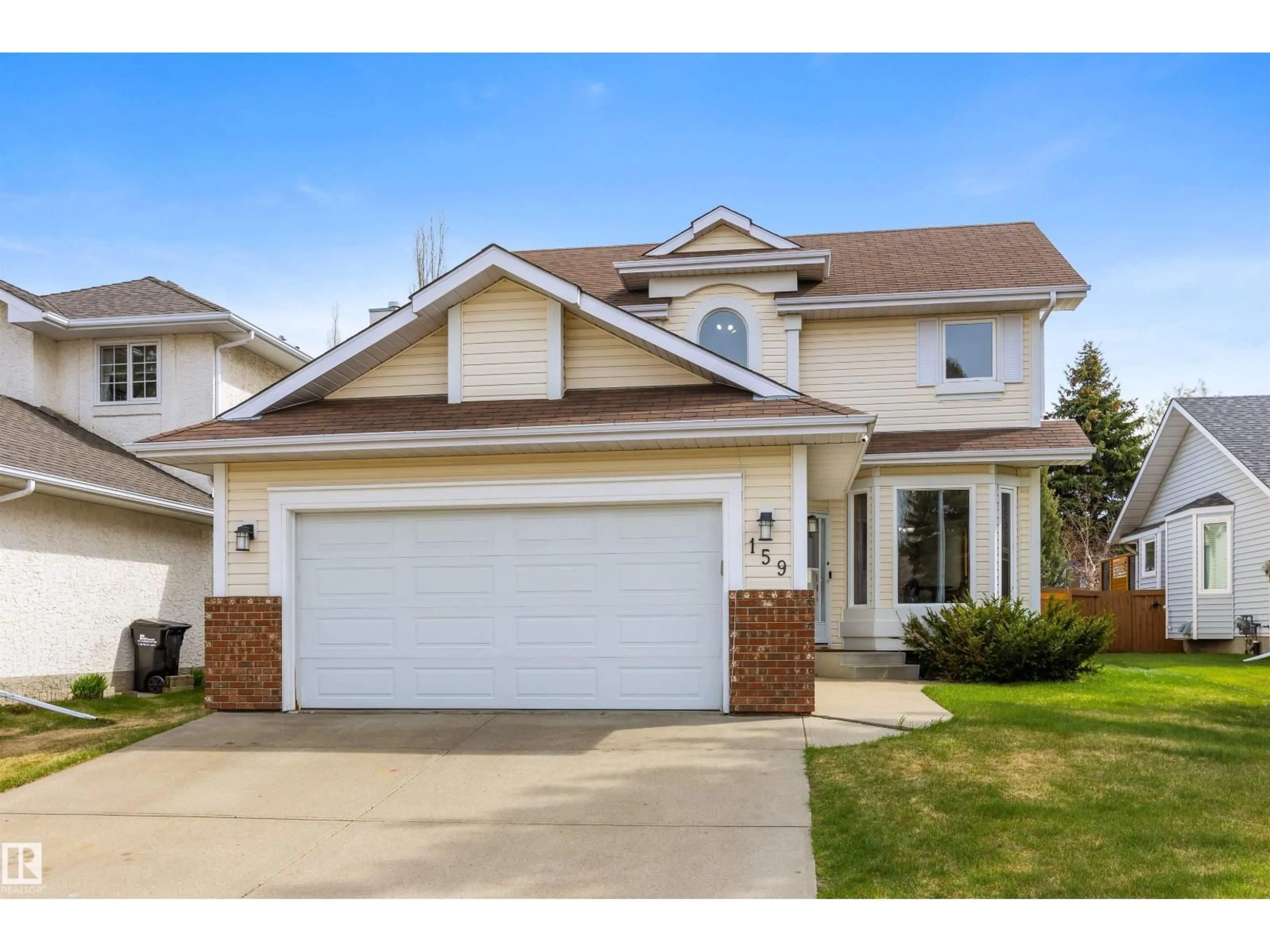 Home with vinyl exterior material, street for 159 MEADOWVIEW BA, Sherwood Park Alberta T8H1P7