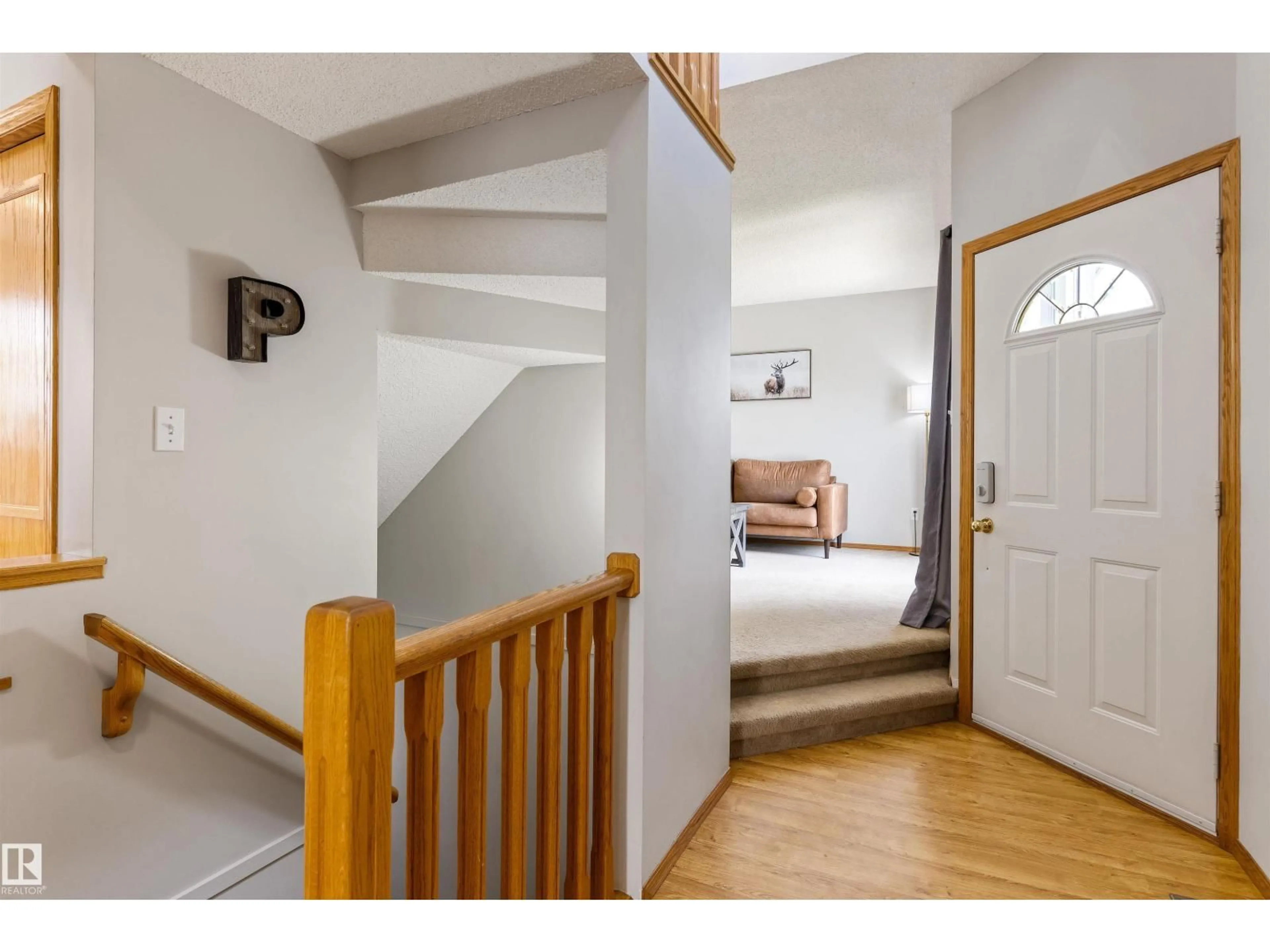 Indoor entryway for 159 MEADOWVIEW BA, Sherwood Park Alberta T8H1P7