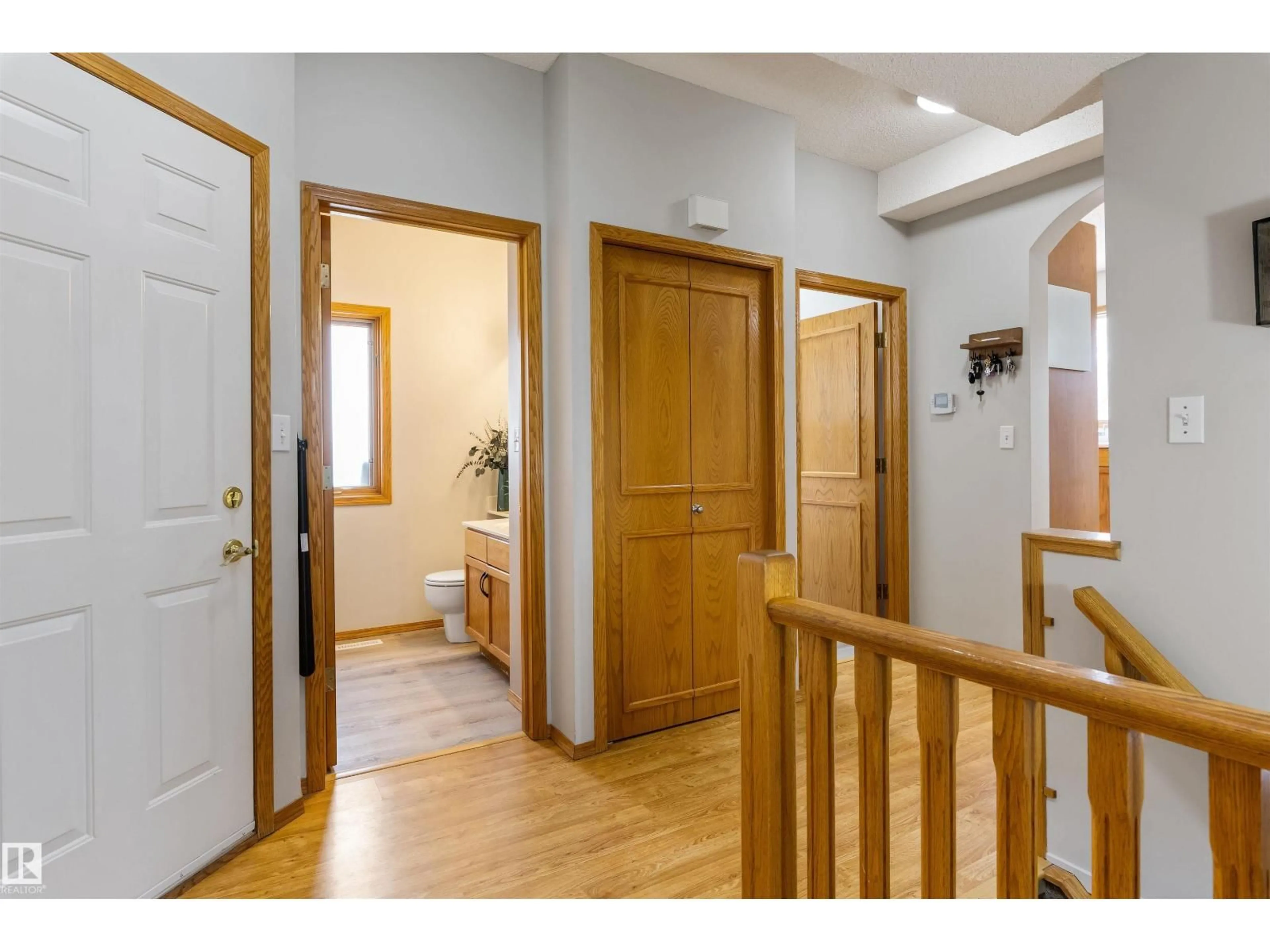 Indoor entryway for 159 MEADOWVIEW BA, Sherwood Park Alberta T8H1P7