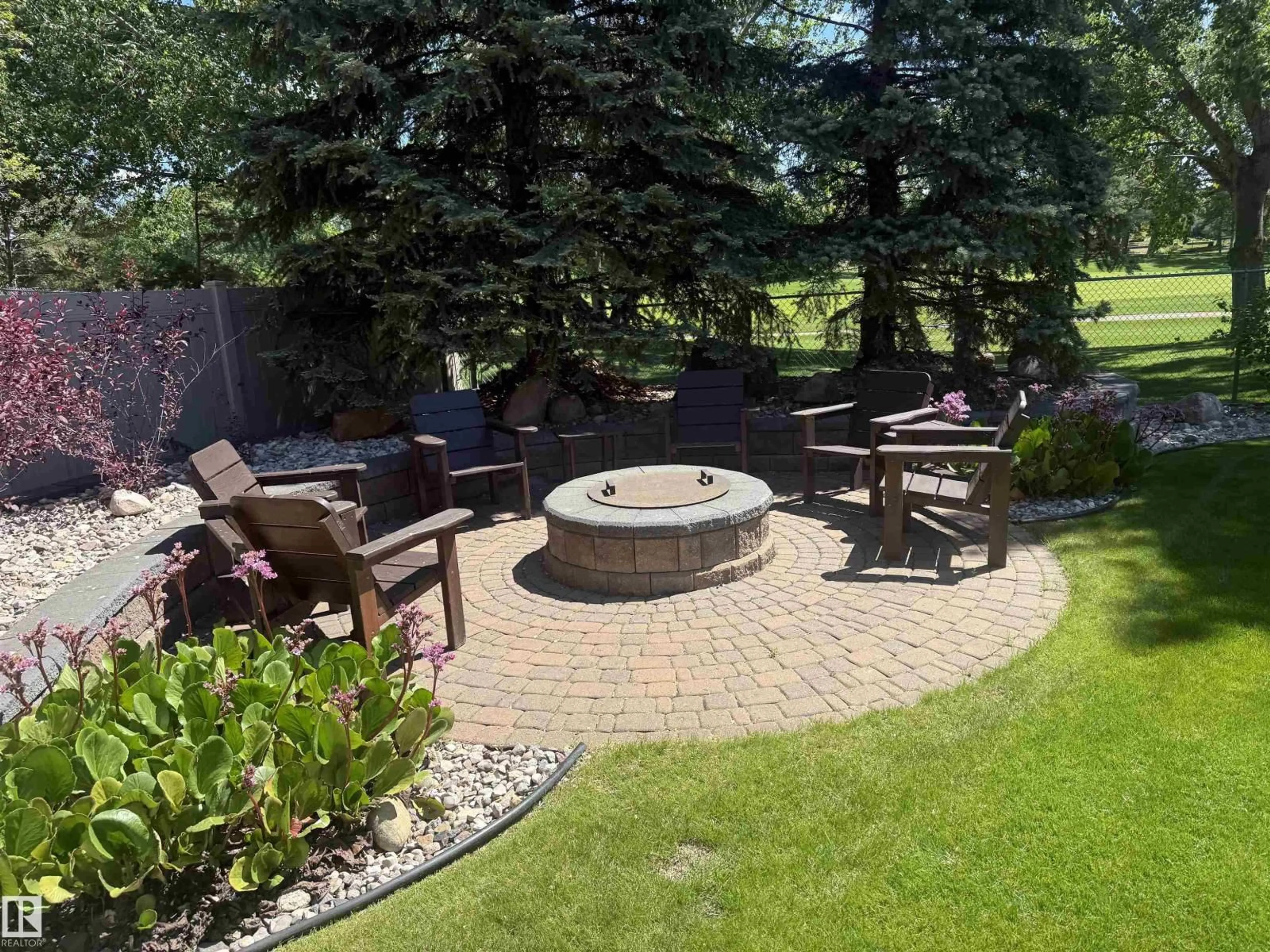 Patio, unknown for 915 PICARD DR, Edmonton Alberta T5T6H2