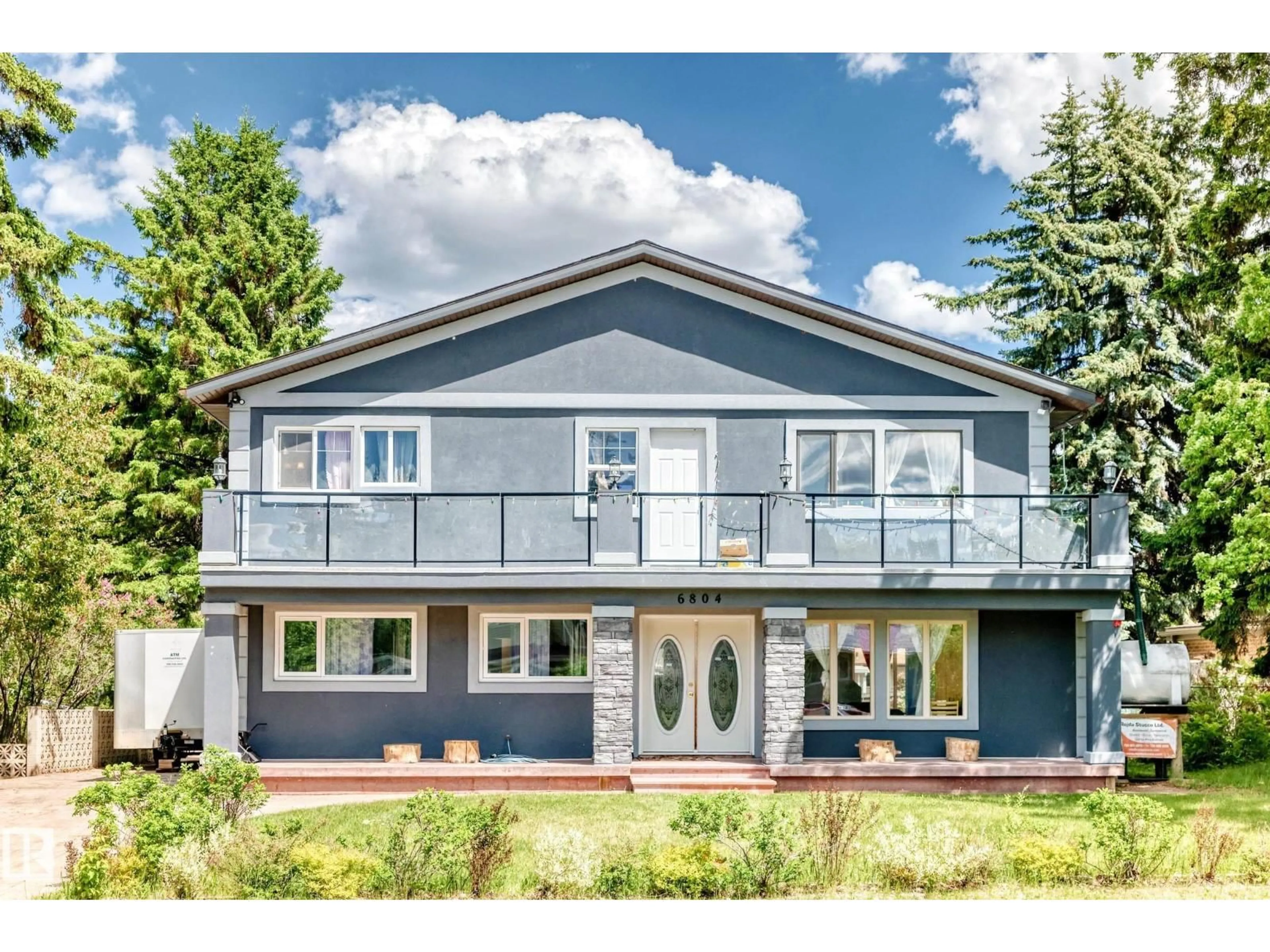 Home with vinyl exterior material, unknown for 6804 102A AV, Edmonton Alberta T6A0R9