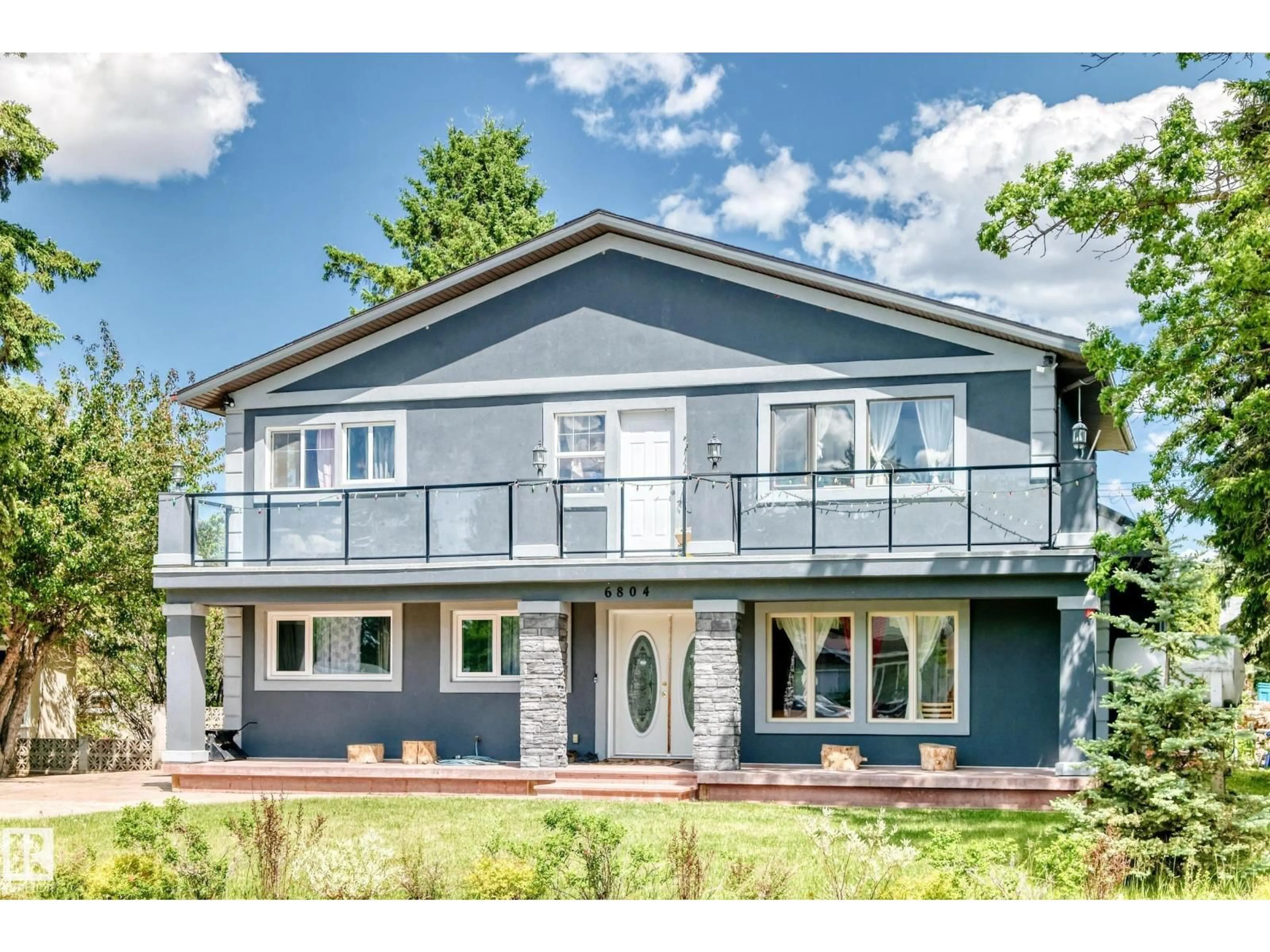 Home with vinyl exterior material, unknown for 6804 102A AV, Edmonton Alberta T6A0R9
