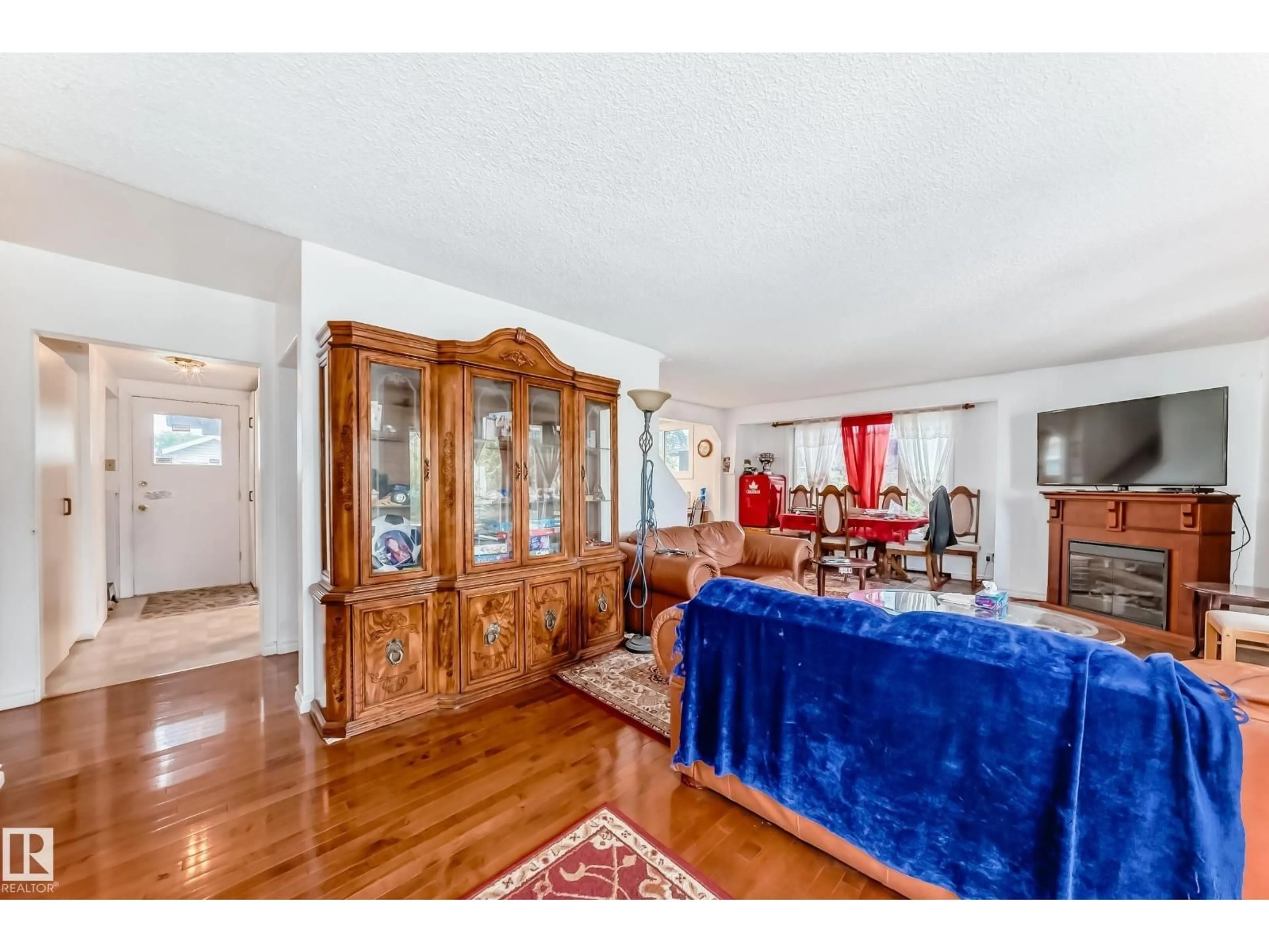 Unknown for 6804 102A AV, Edmonton Alberta T6A0R9