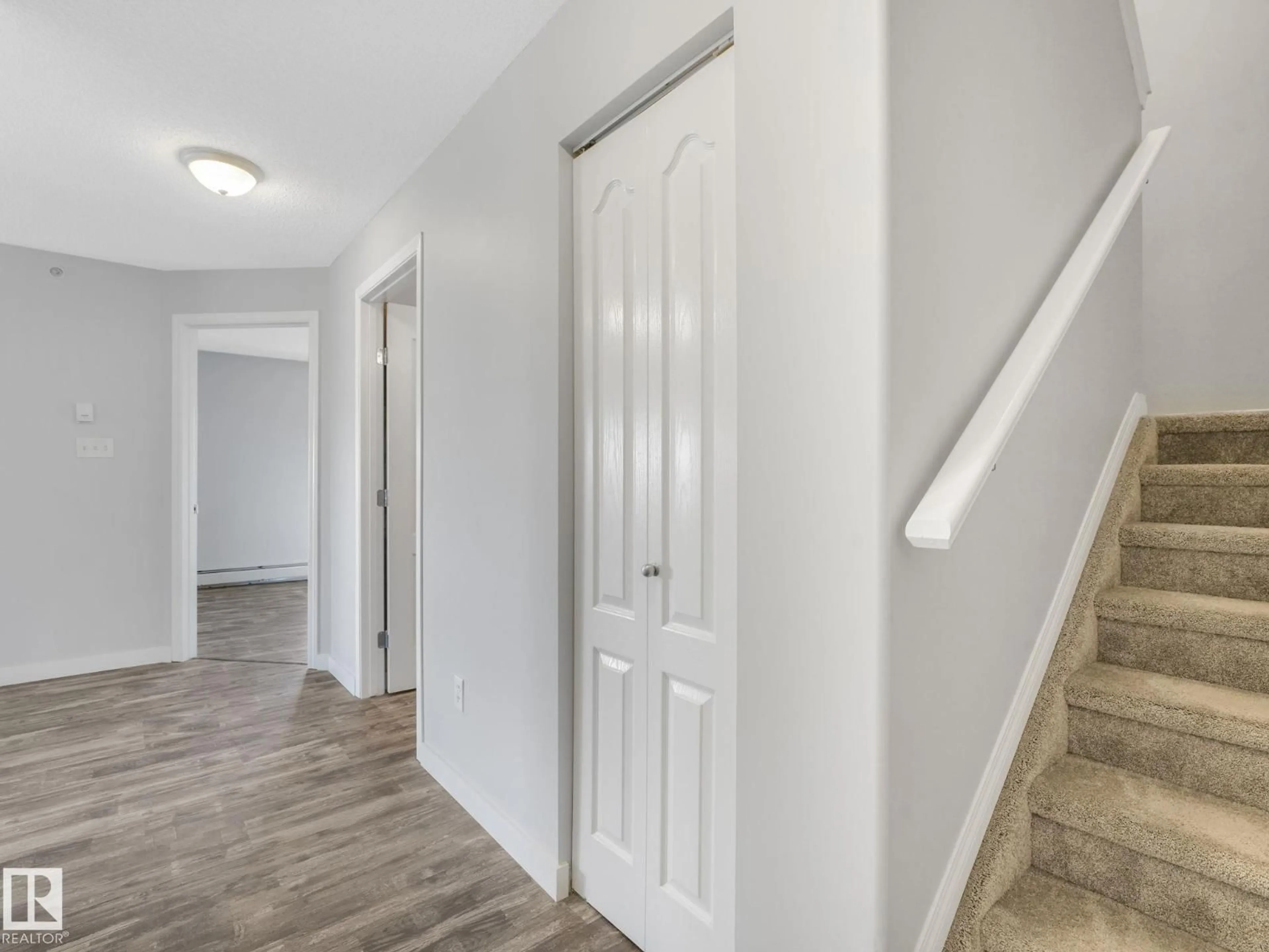 Indoor entryway for 2406 CLAREVIEW STATION DR, Edmonton Alberta T5Y0E5