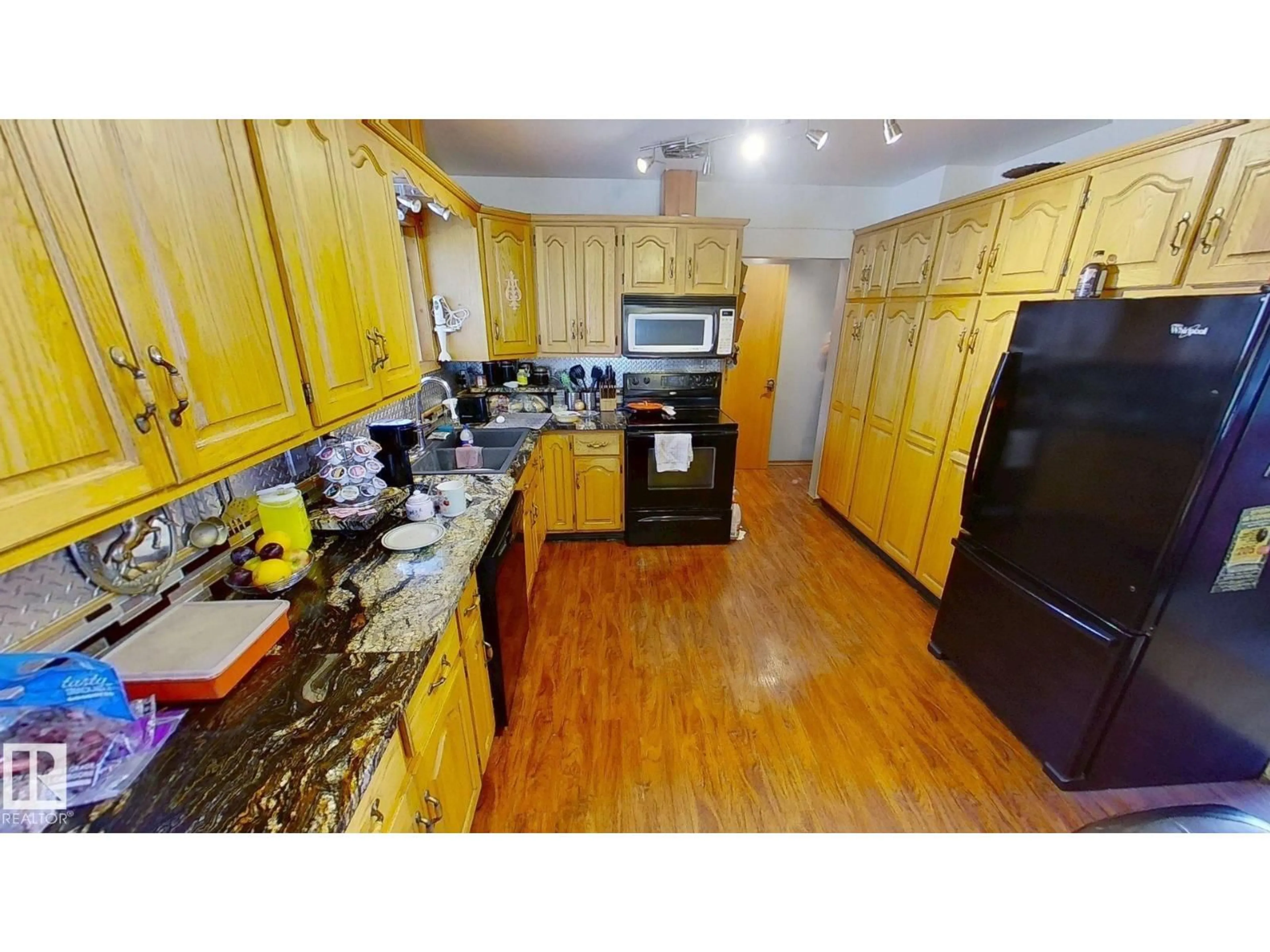 Standard kitchen, unknown for NW - 7608 125 AV, Edmonton Alberta T5B1E1