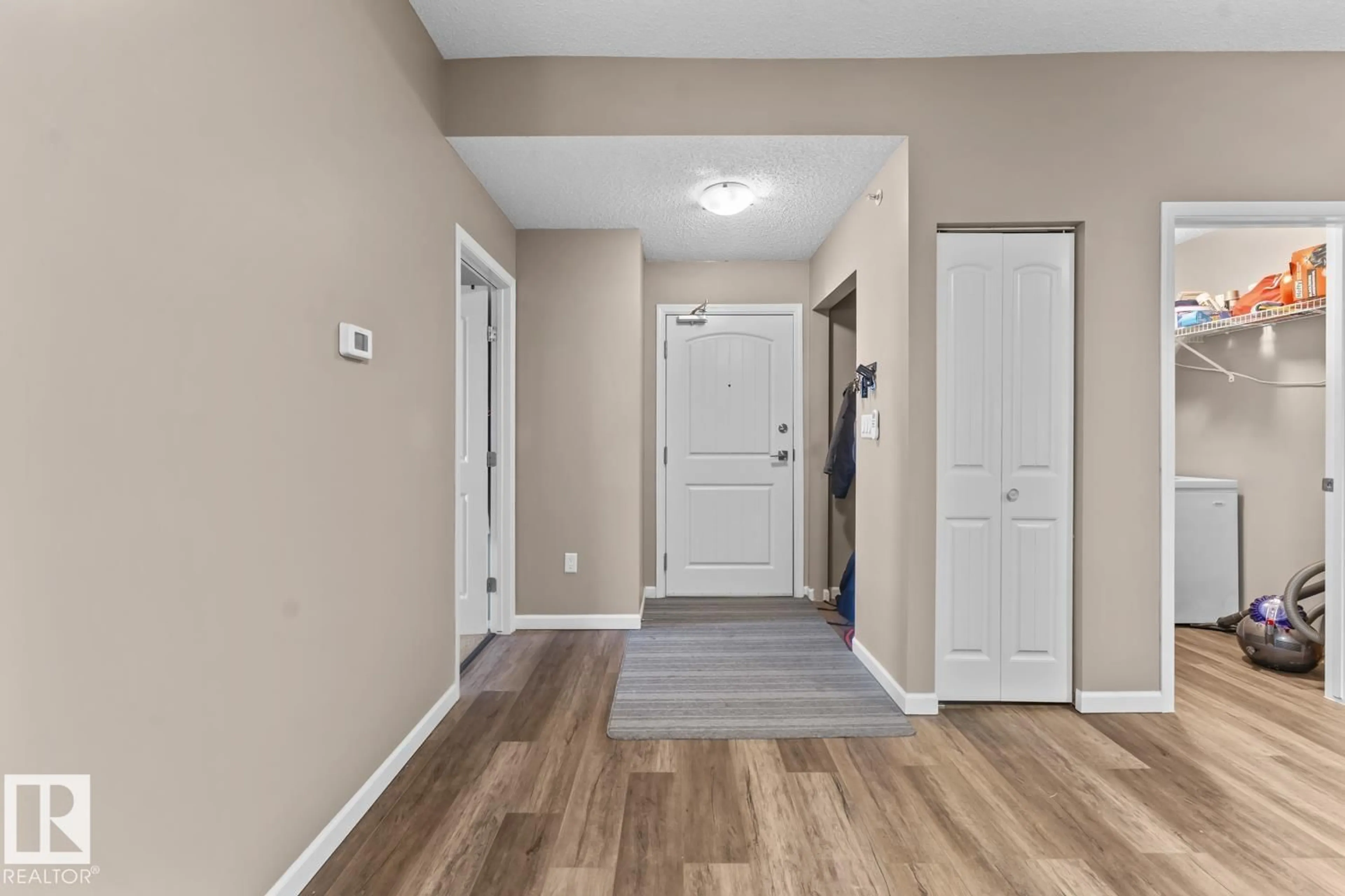 Indoor entryway for 307 - 5302 51 ST, Bonnyville Town Alberta T9N2J6