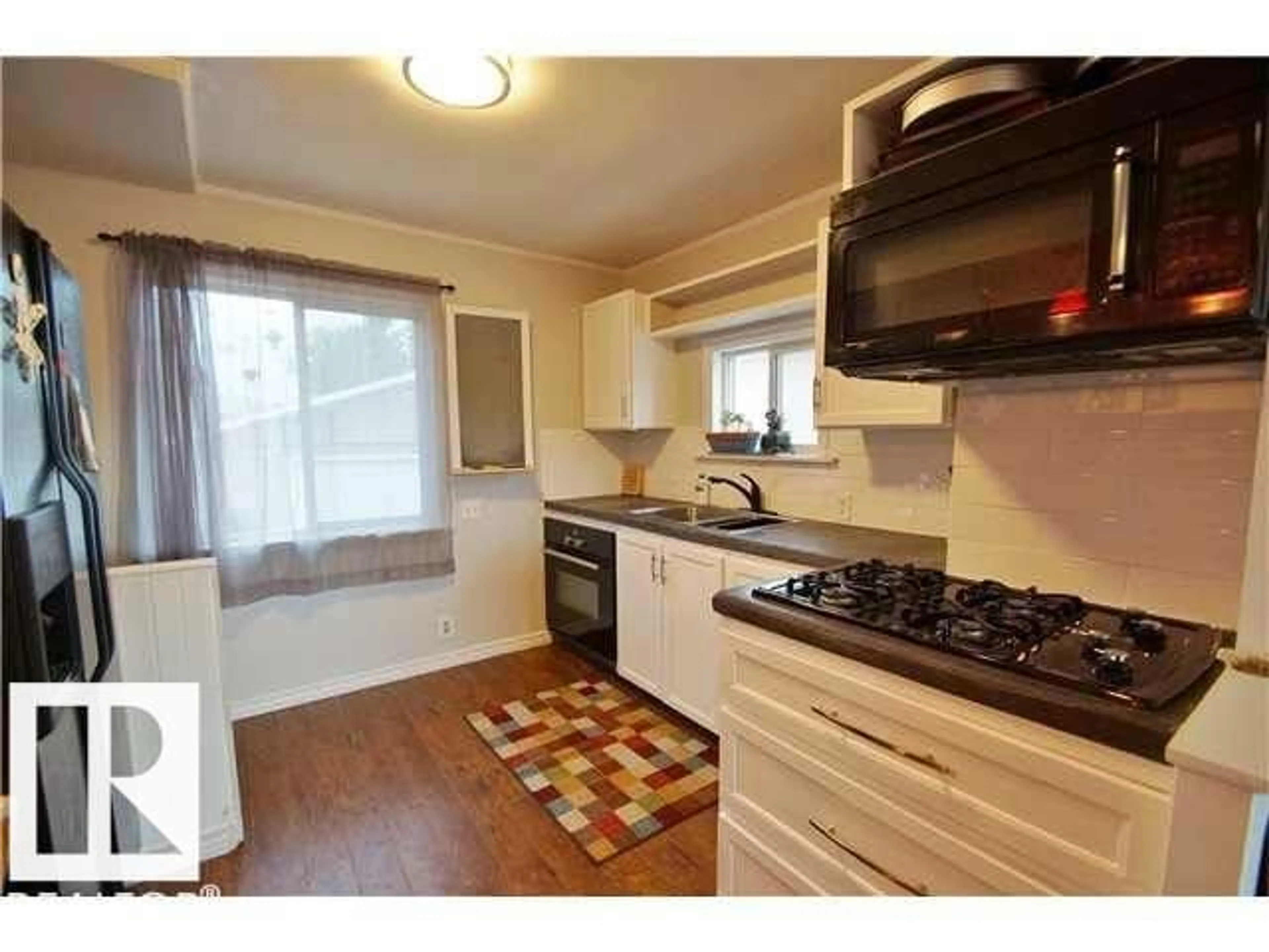 Standard kitchen, wood/laminate floor for NW - 9815 160 ST, Edmonton Alberta T5P3E2