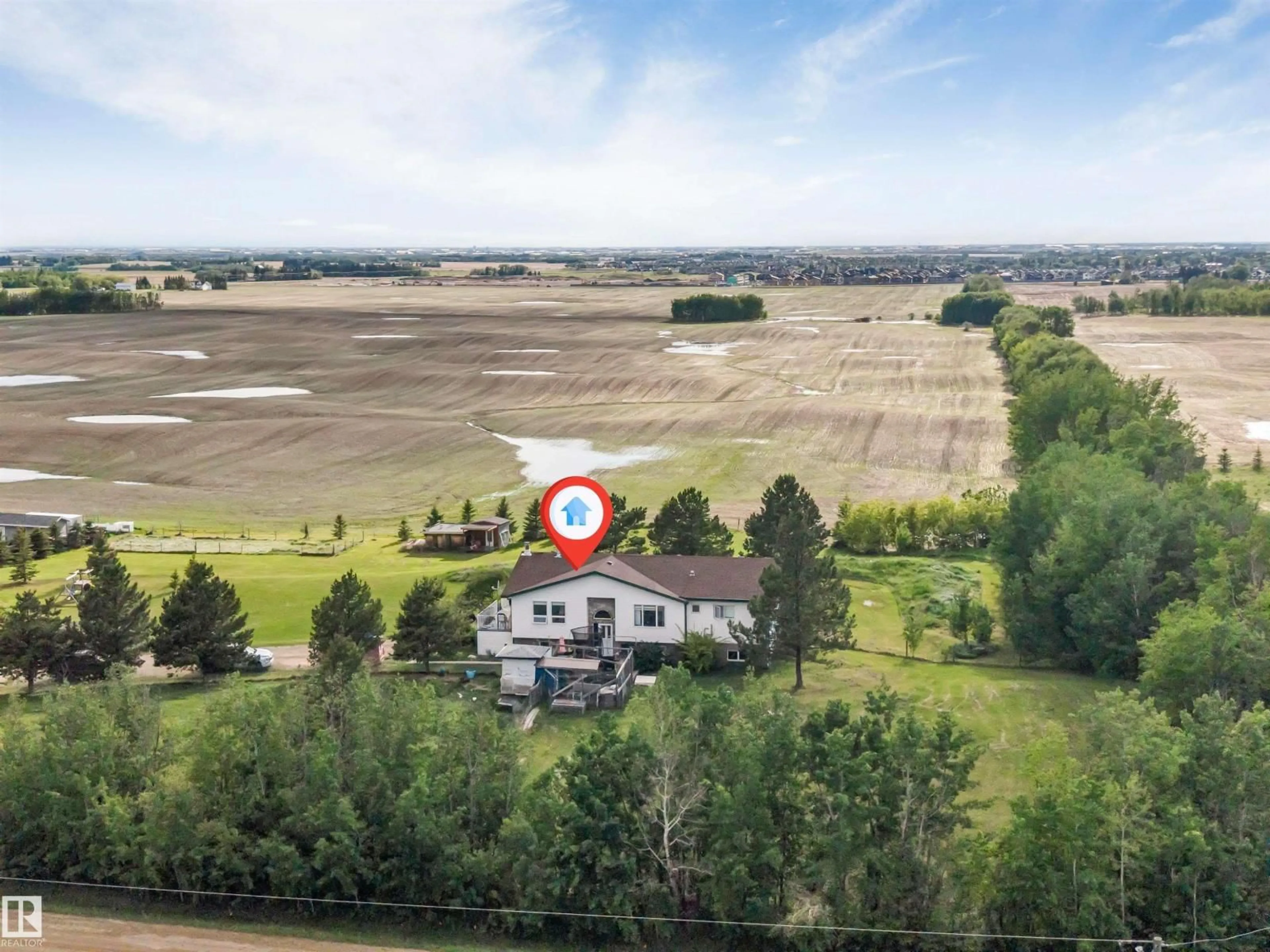 A pic from outside/outdoor area/front of a property/back of a property/a pic from drone, unknown for 50436 RGE RD 220, Rural Leduc County Alberta T4X0M6