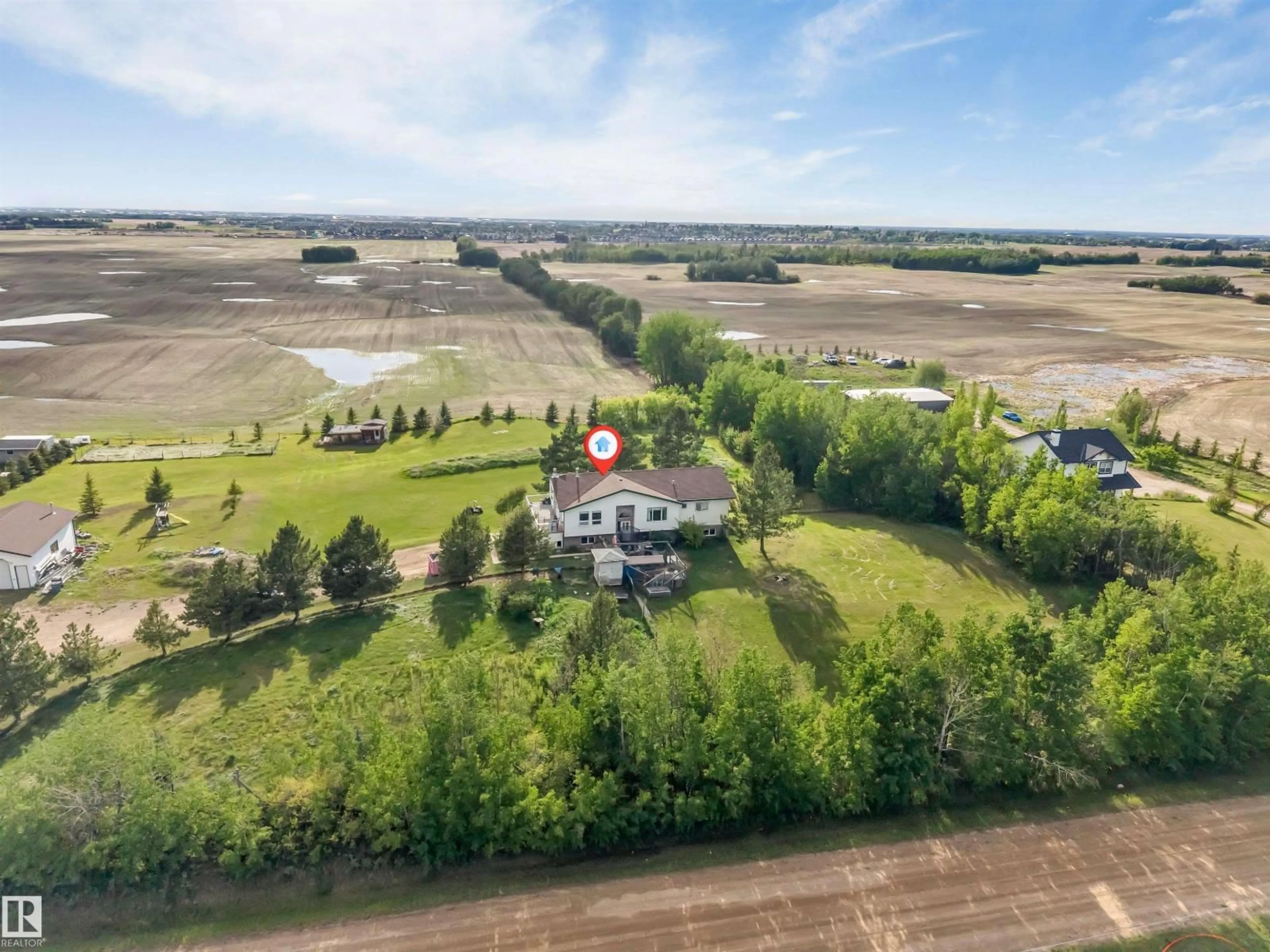 A pic from outside/outdoor area/front of a property/back of a property/a pic from drone, unknown for 50436 RGE RD 220, Rural Leduc County Alberta T4X0M6