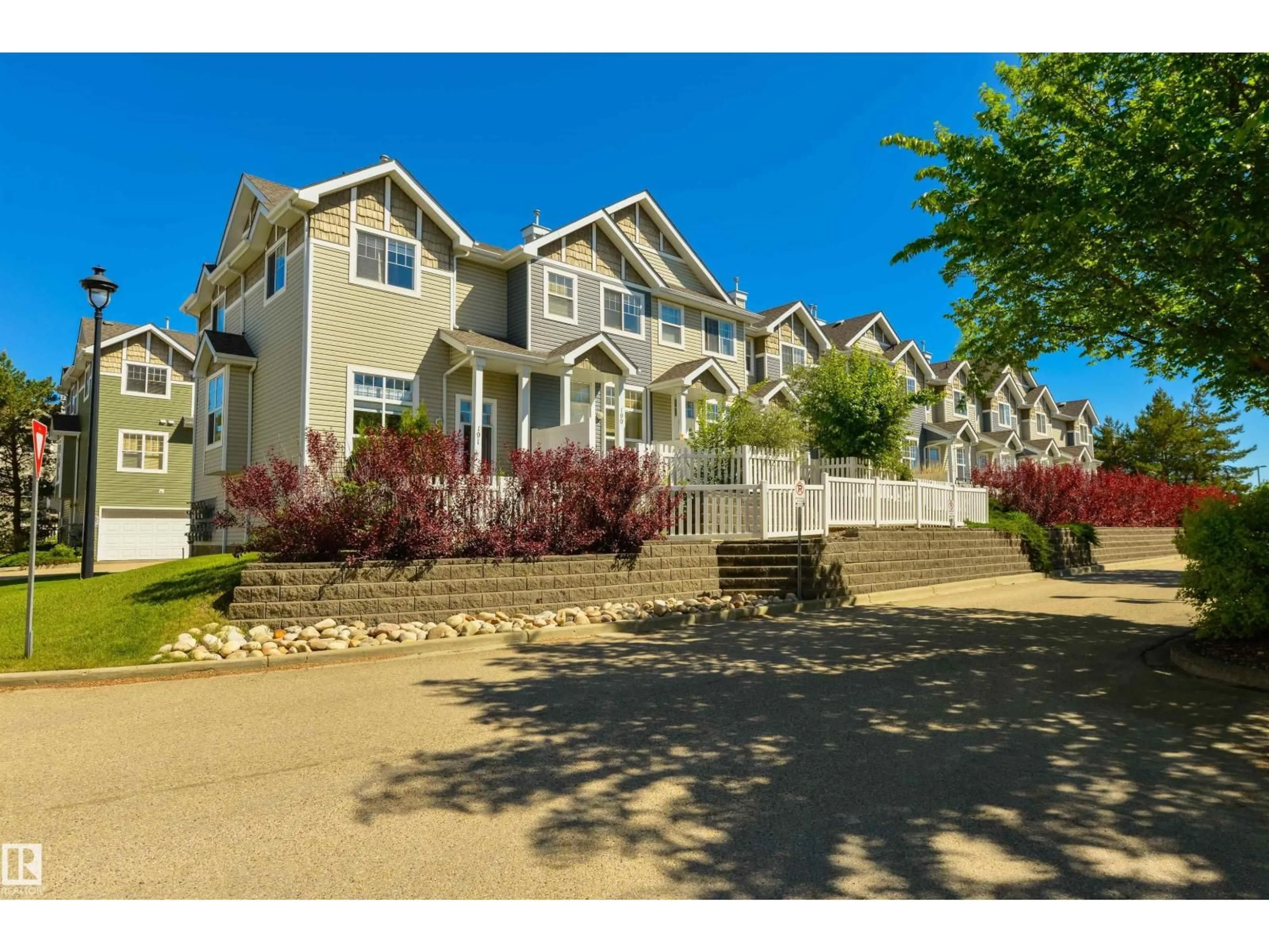 A pic from outside/outdoor area/front of a property/back of a property/a pic from drone, unknown for 189 5604 199 ST NW, Edmonton Alberta T6M2Z9