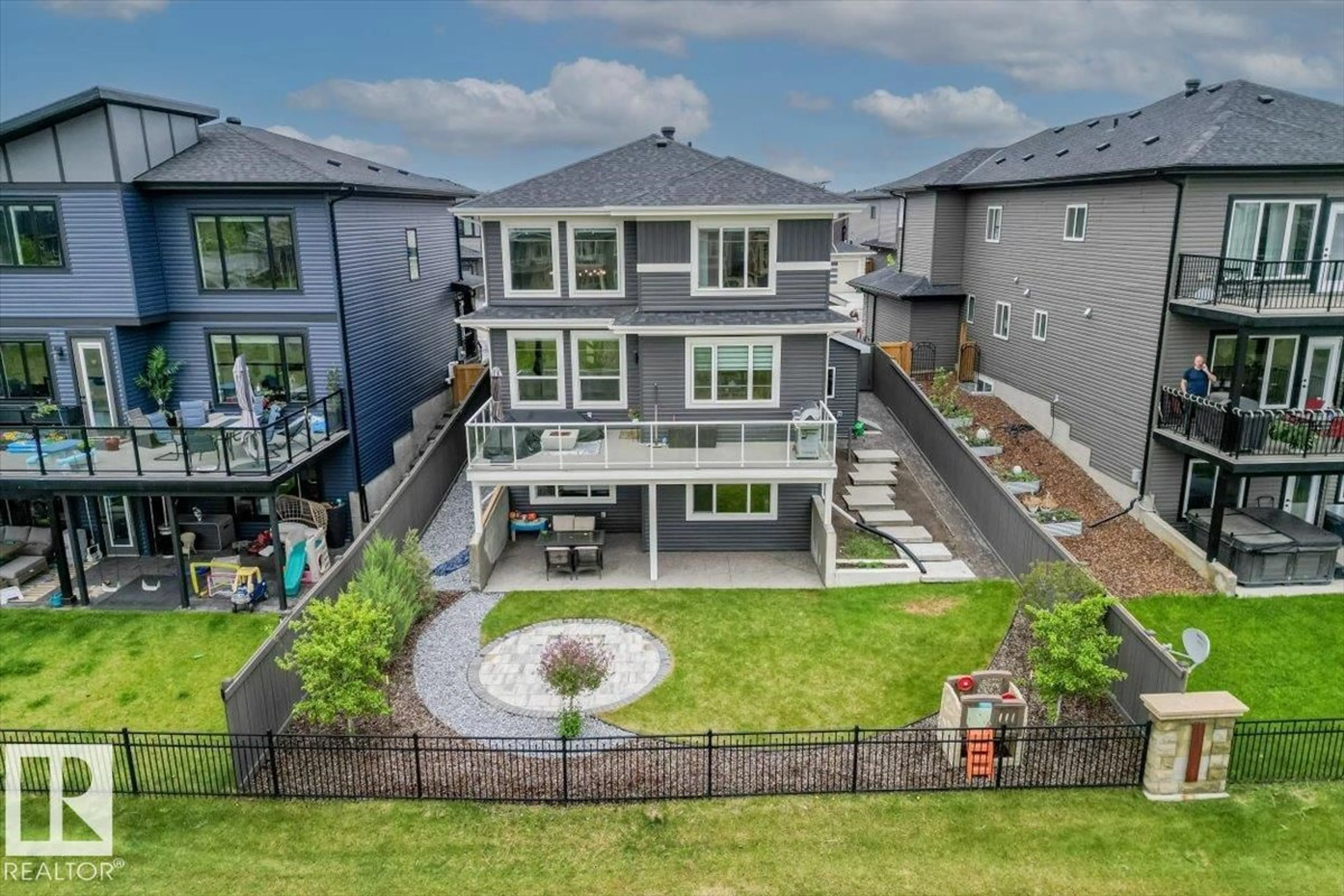 A pic from outside/outdoor area/front of a property/back of a property/a pic from drone, unknown for 45 ELWYCK GA, Spruce Grove Alberta T7X0Z2