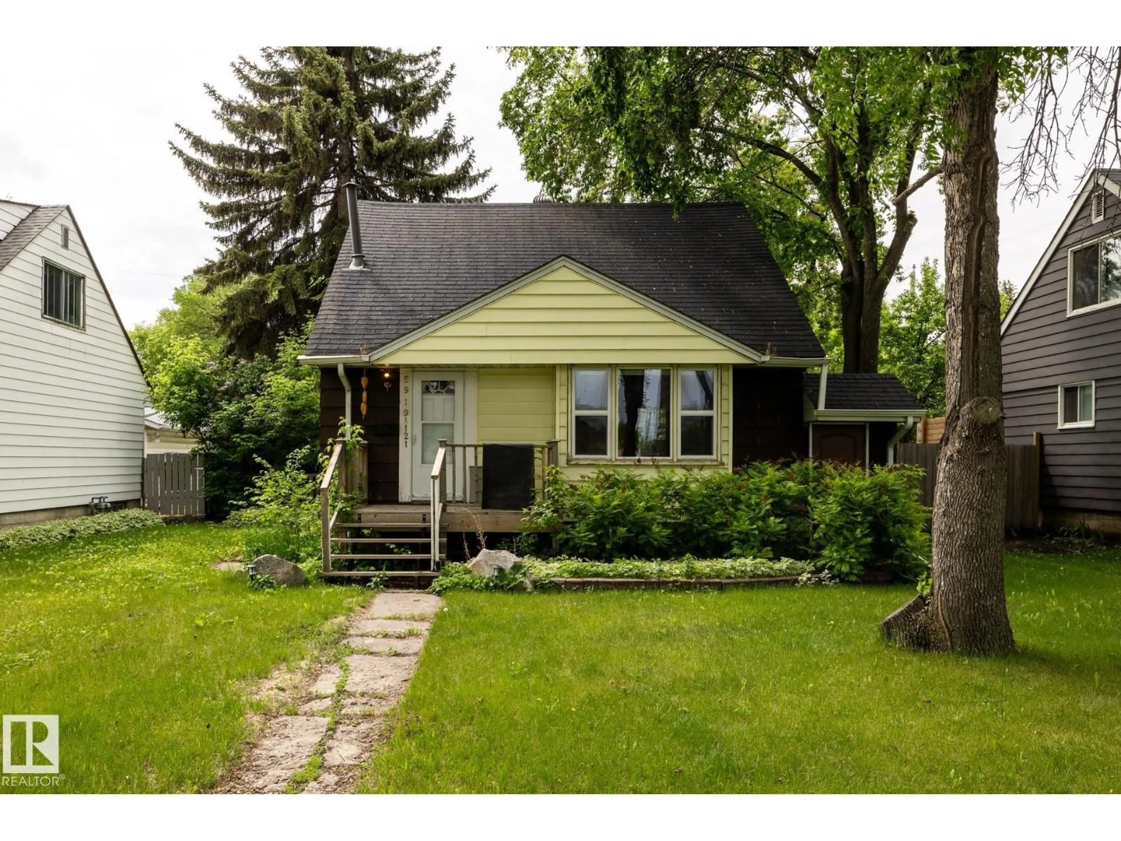 Home with vinyl exterior material, street for 5919 121 AV, Edmonton Alberta T5W1P2