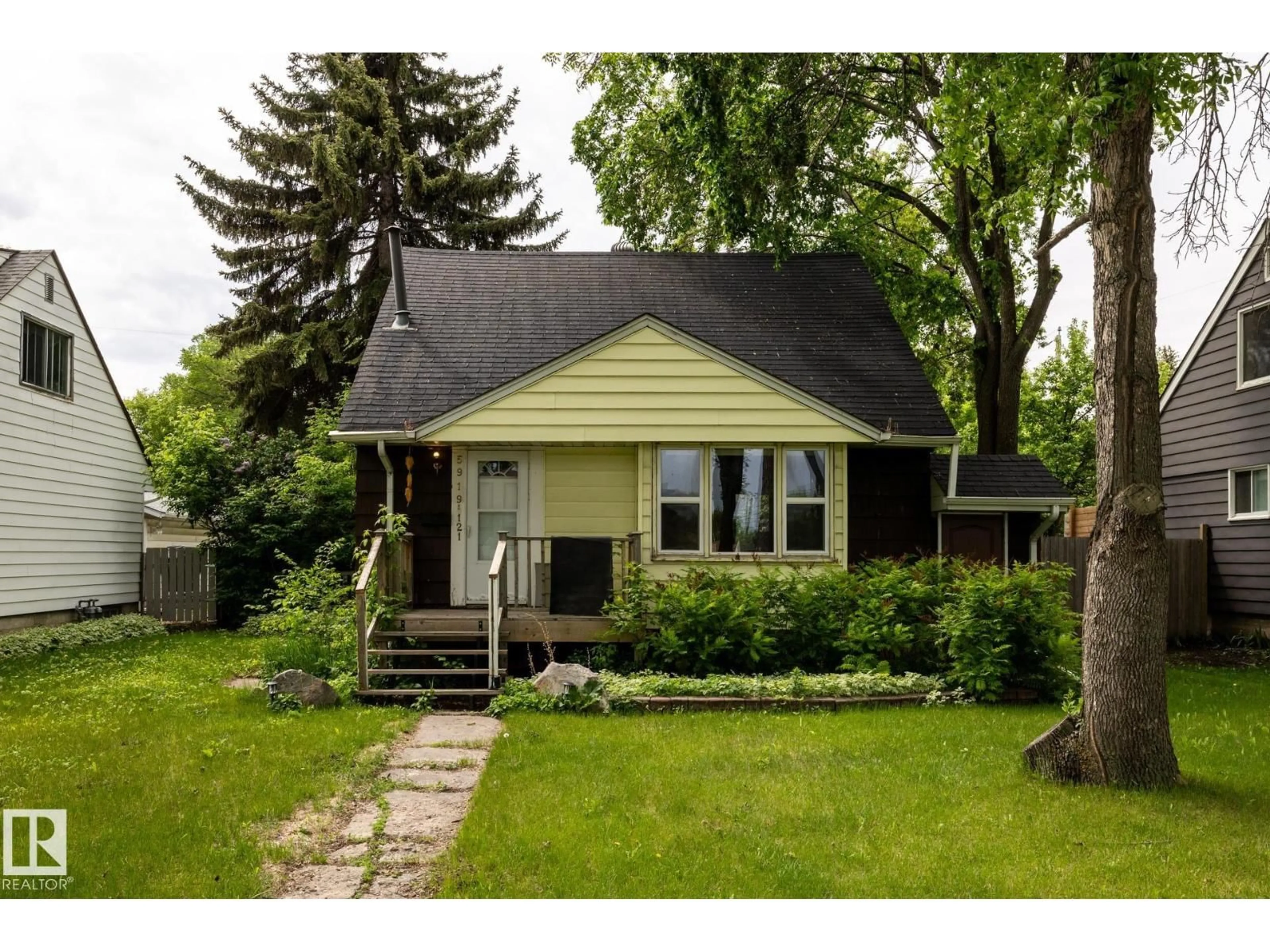 Home with vinyl exterior material, street for 5919 121 AV, Edmonton Alberta T5W1P2