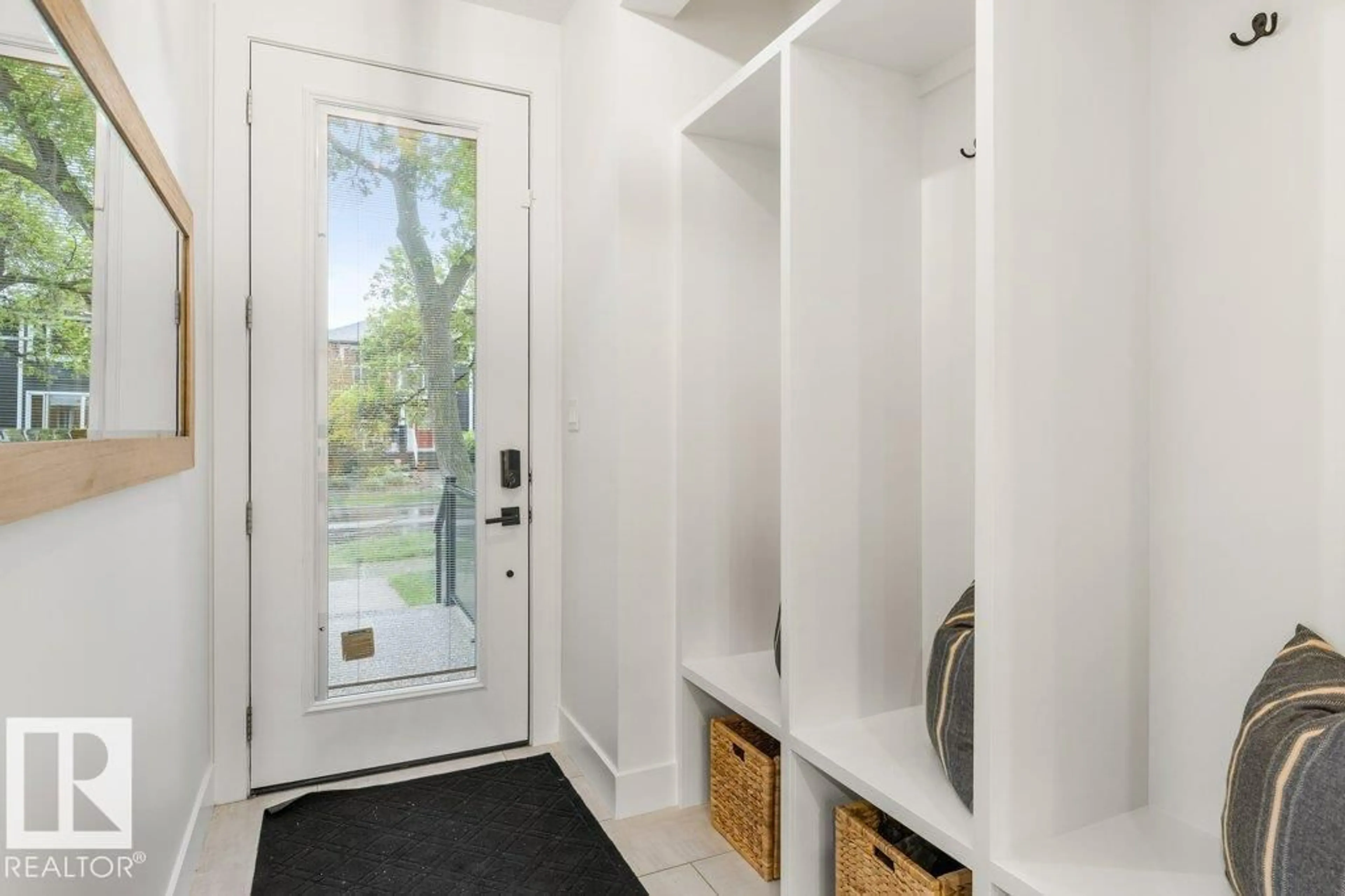 Indoor entryway for 8814 85 AV, Edmonton Alberta T6C1G9