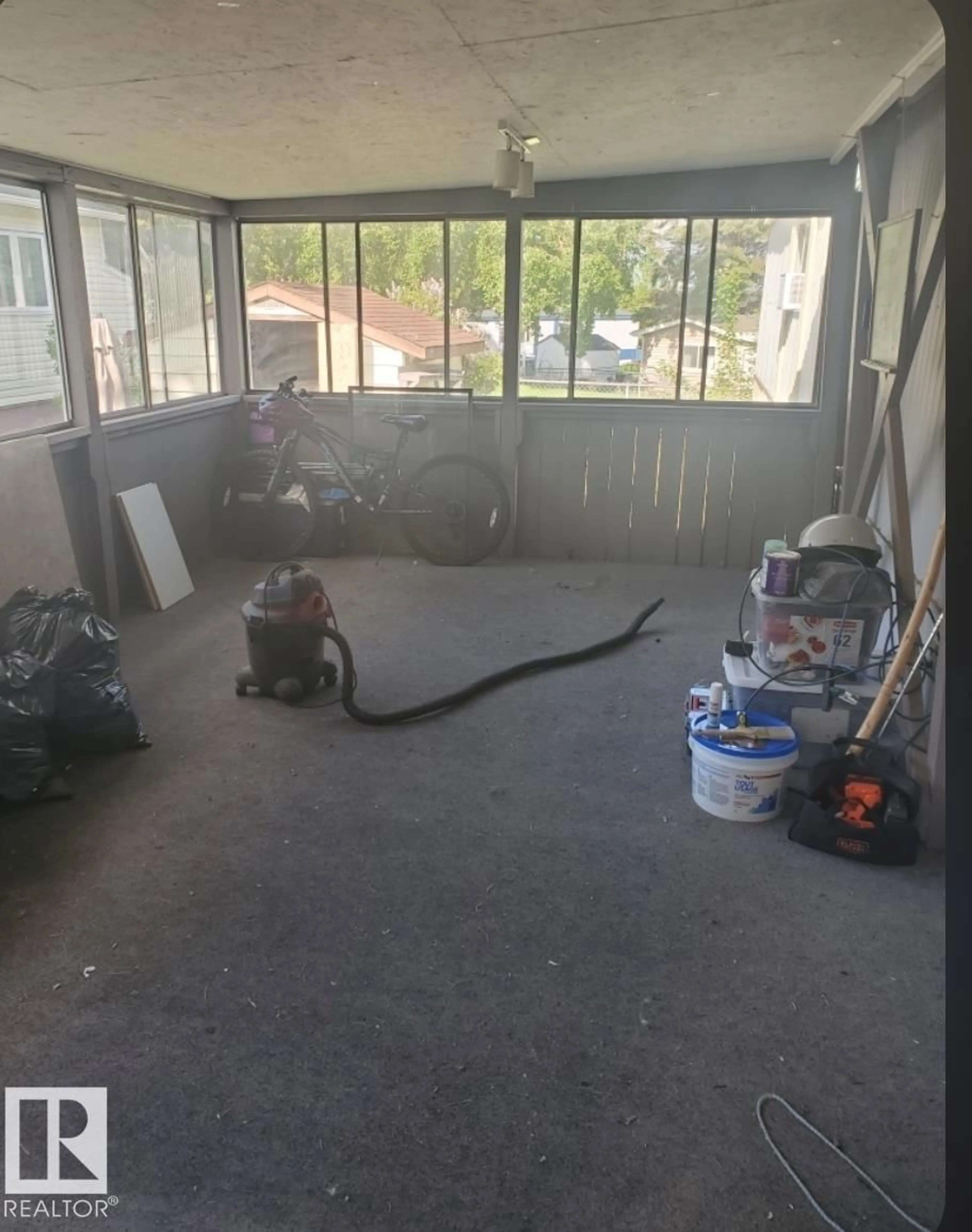 A pic of a room for 14 WILLOWDALE DR, Edmonton Alberta T6P1G4