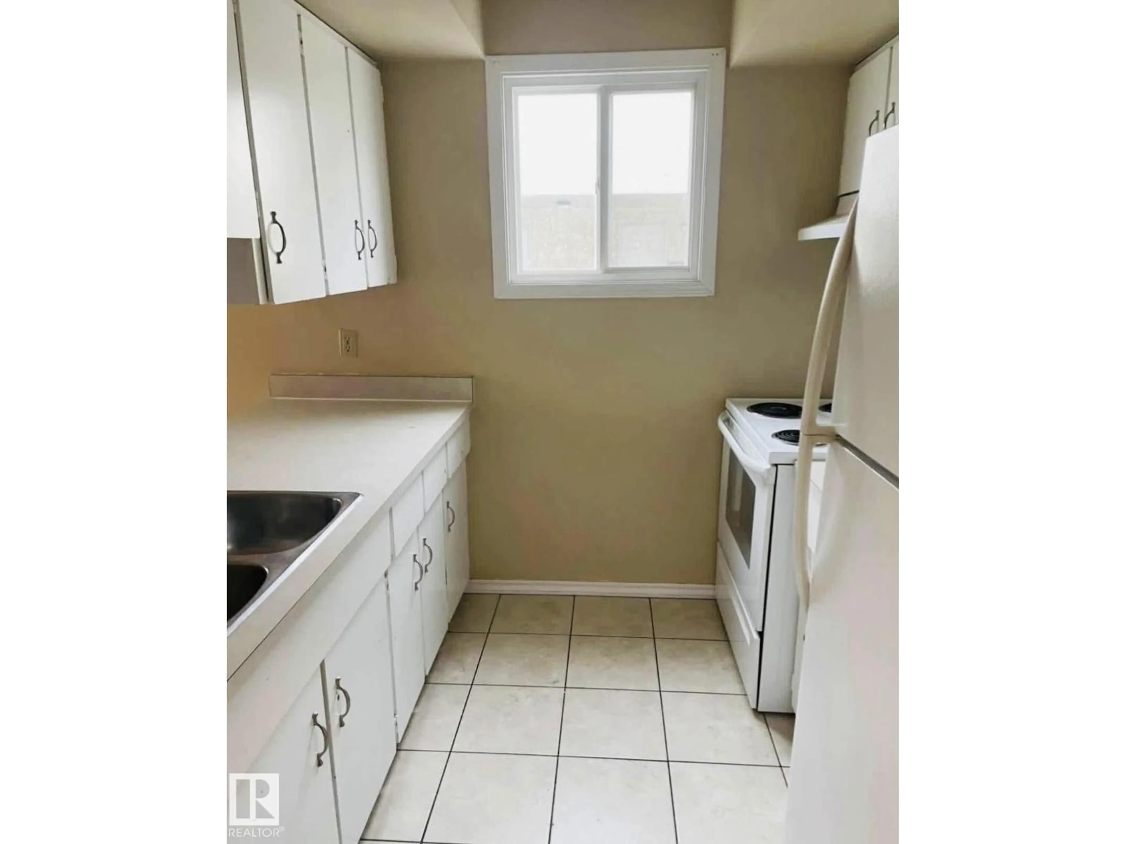 Standard kitchen, unknown for 185 LANCASTER TC, Edmonton Alberta T5X5T1