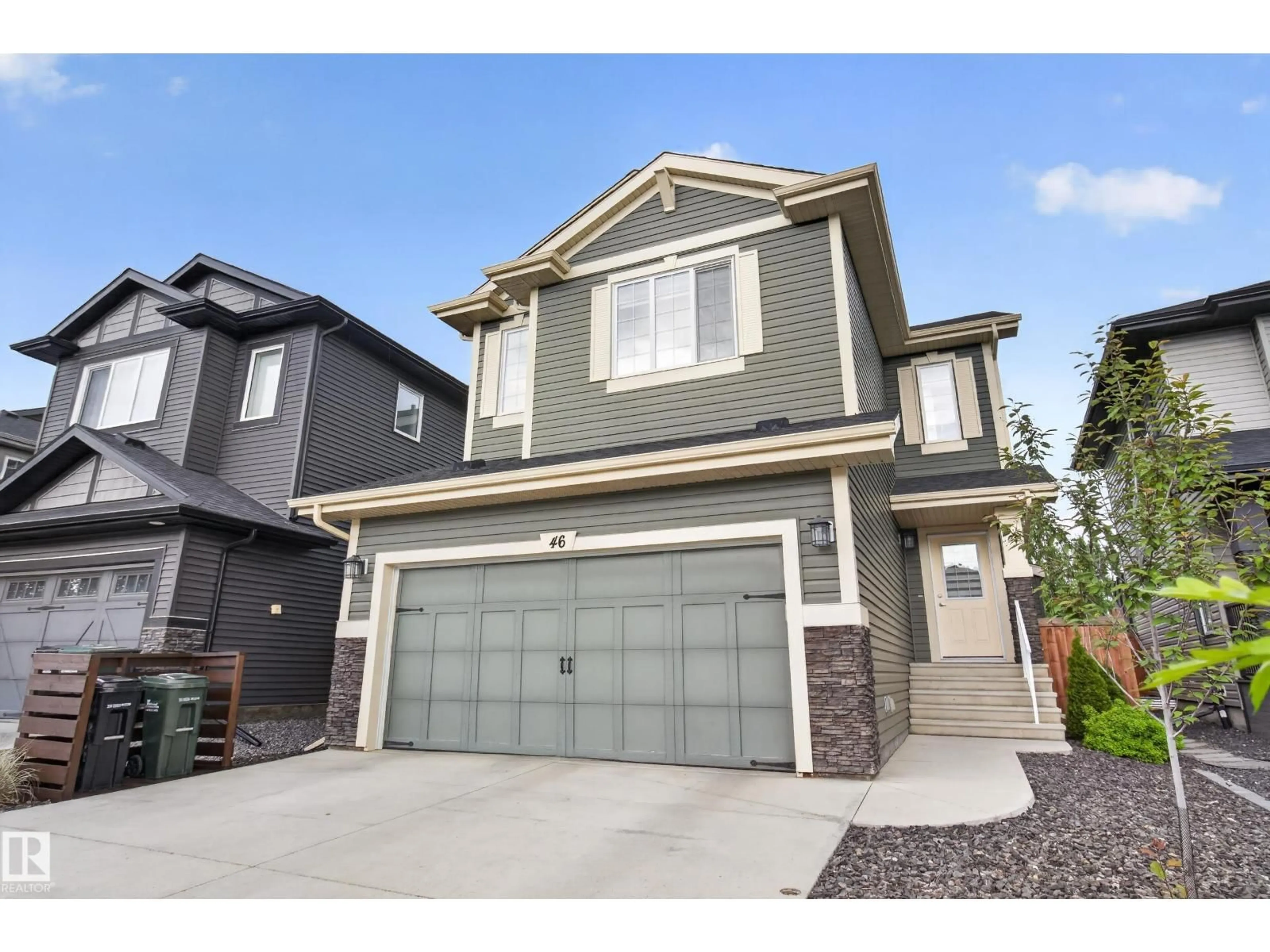 Home with vinyl exterior material, street for 46 AINSLEY WY, Sherwood Park Alberta T8H1A7