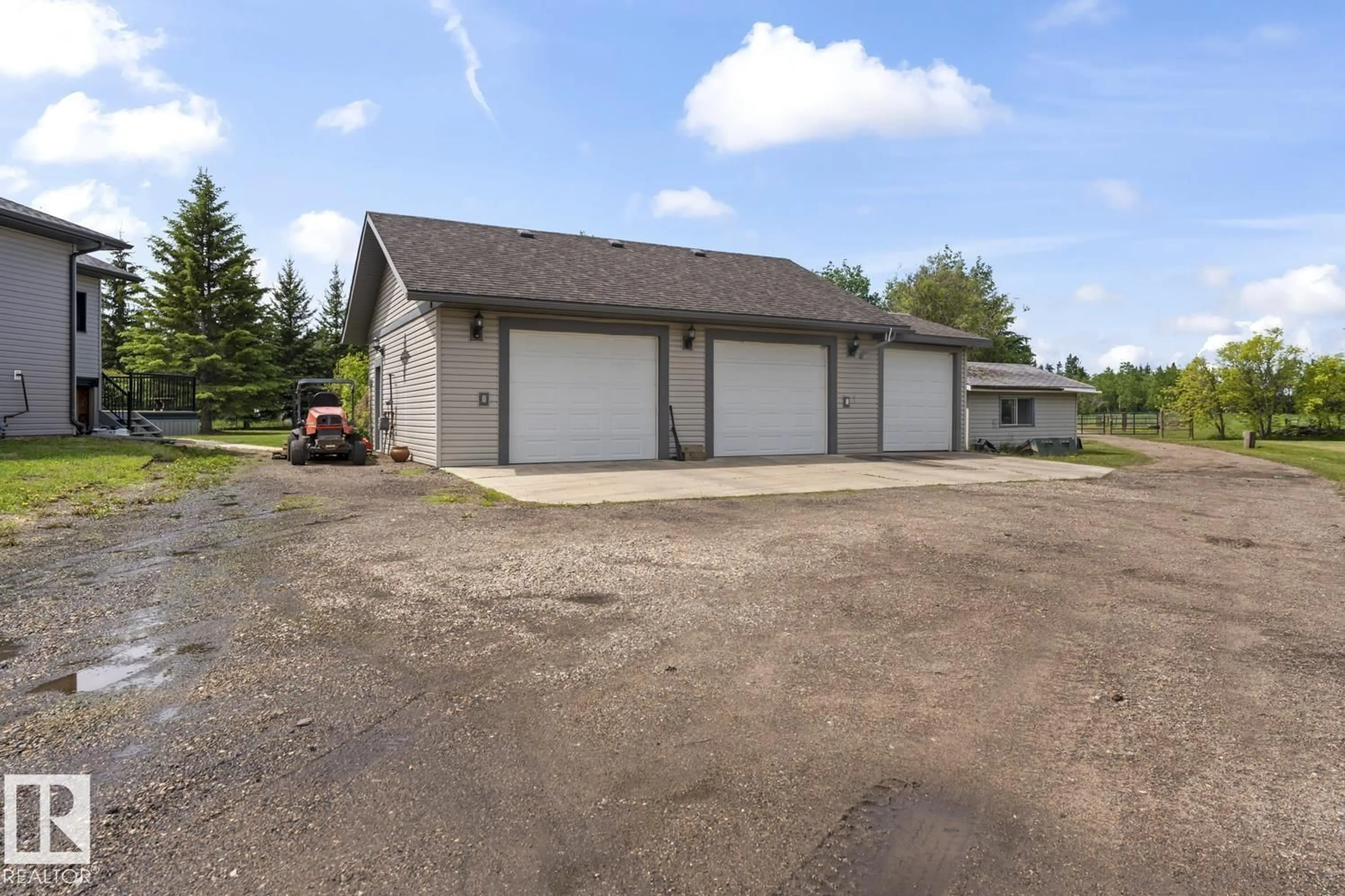 Indoor garage for 2903 ENERGY DR, Cold Lake Alberta T9M1N2