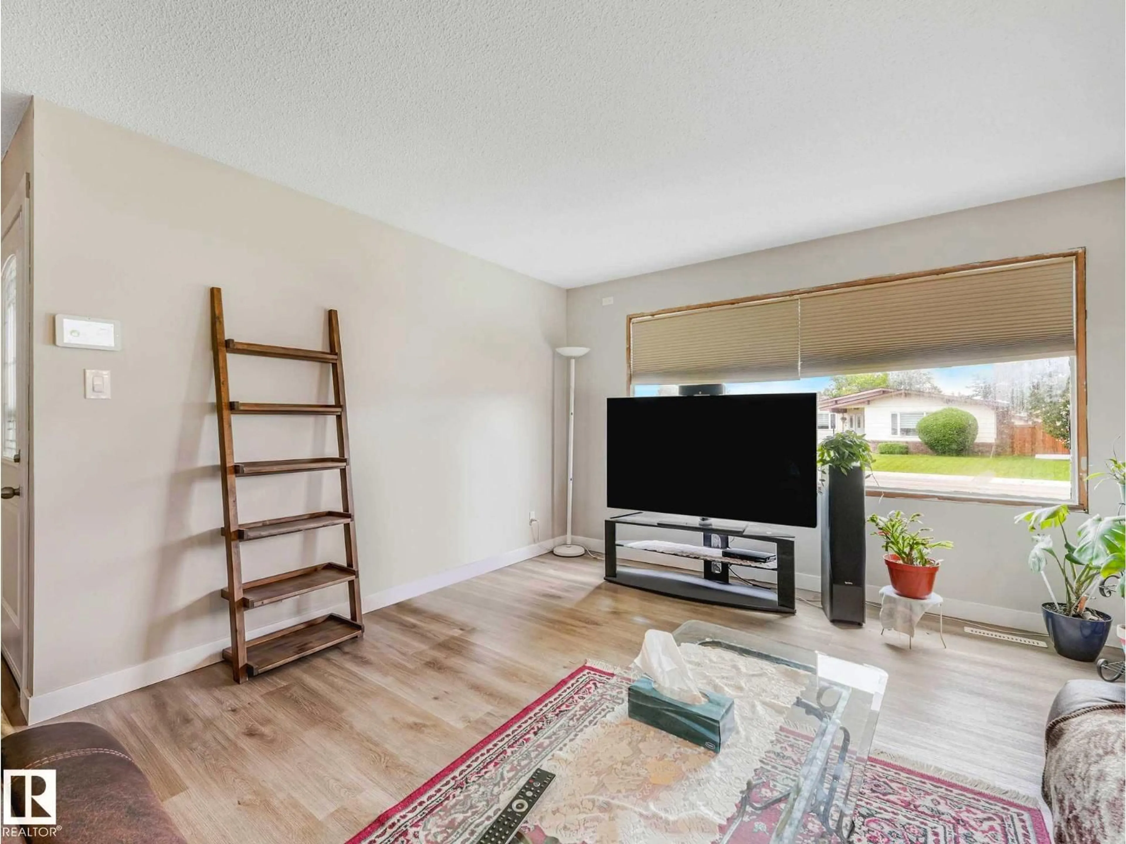 Living room with furniture, unknown for NW - 13807 92 ST, Edmonton Alberta T5E3S1