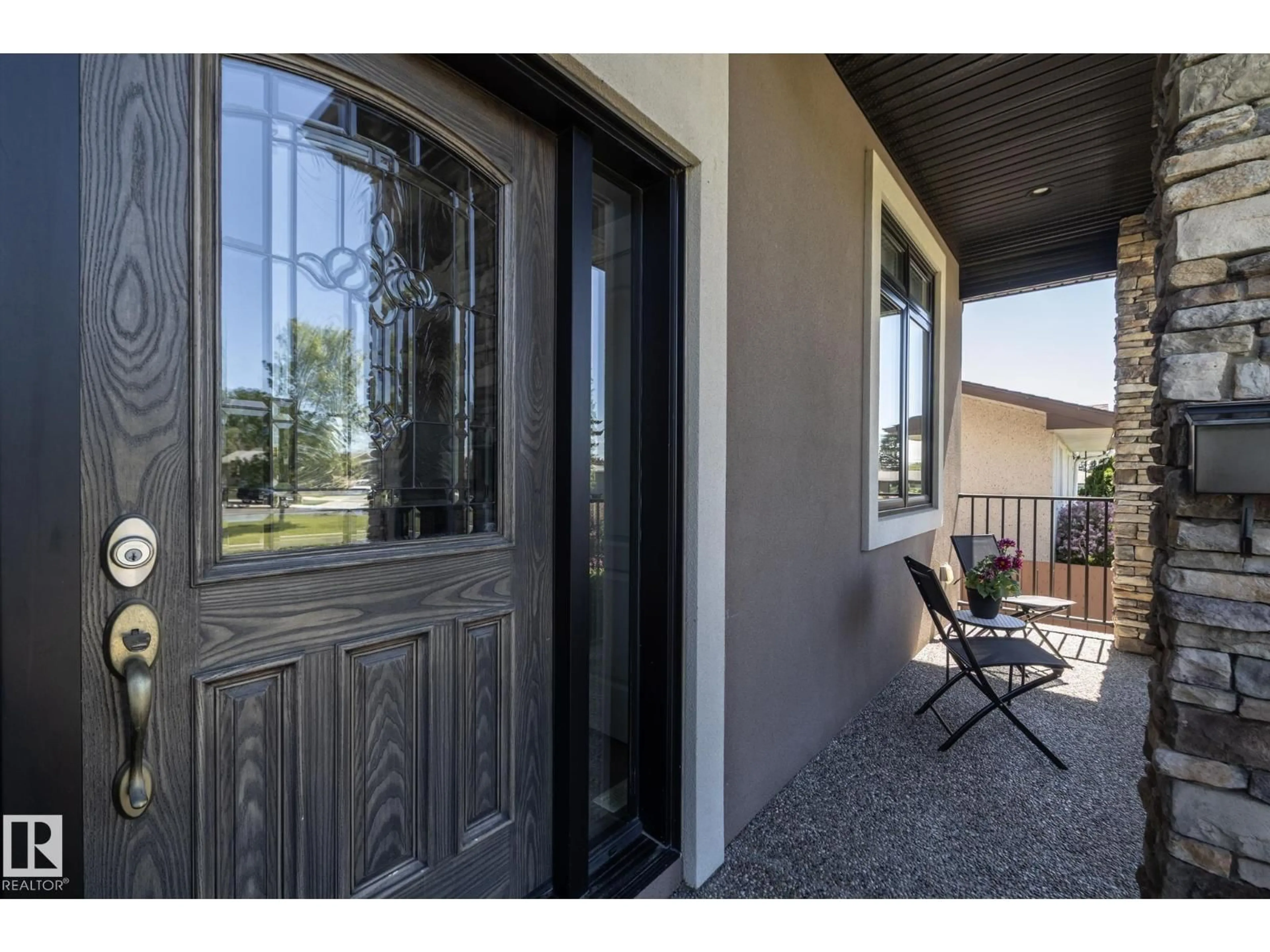 Indoor entryway for 6504 97 AV, Edmonton Alberta T6B1C5
