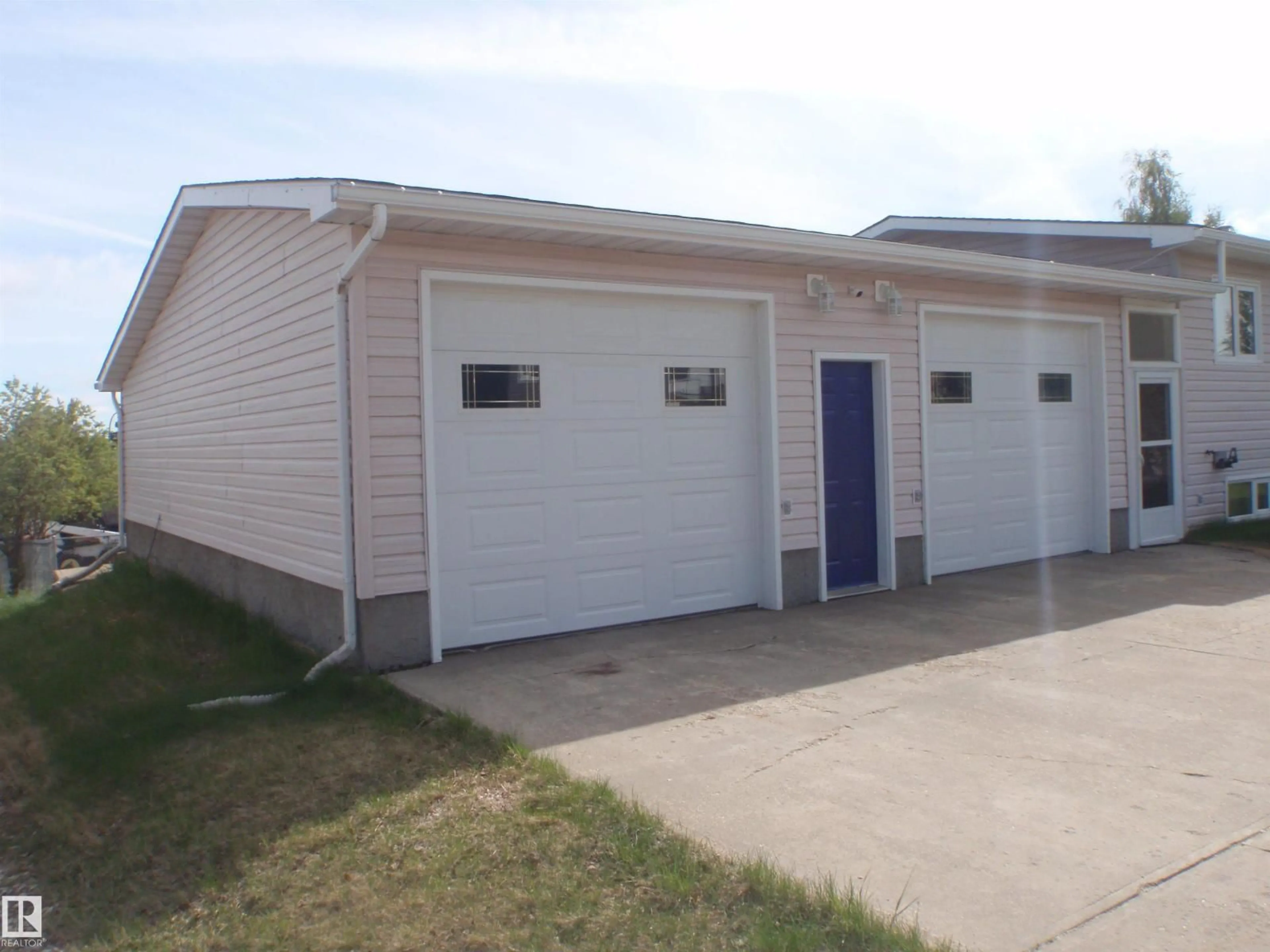 Indoor garage for 3 HILLSIDE AV, Swan Hills Alberta T0G2C0