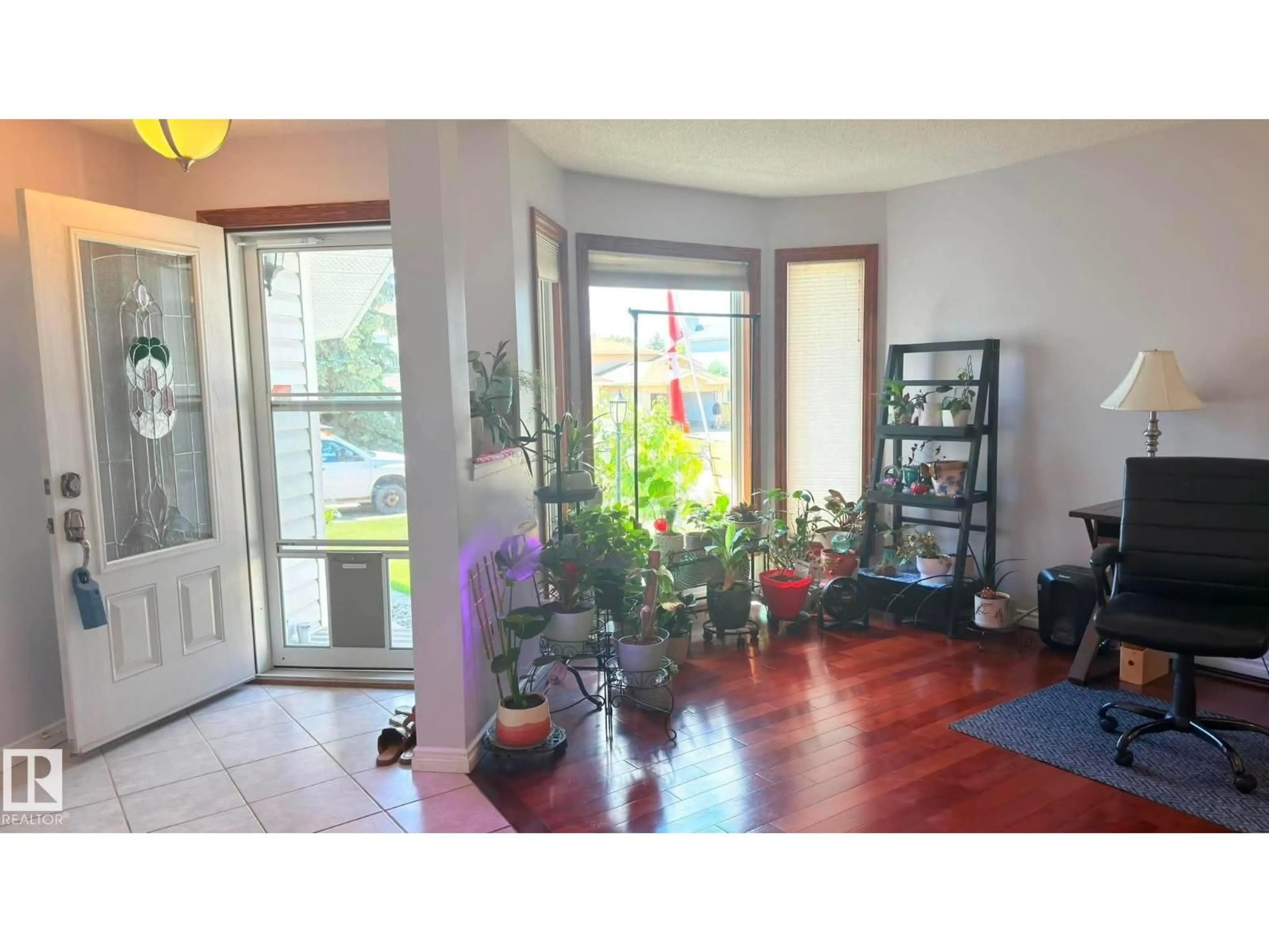 Indoor entryway for NW - 825 112B ST, Edmonton Alberta T6J6W3
