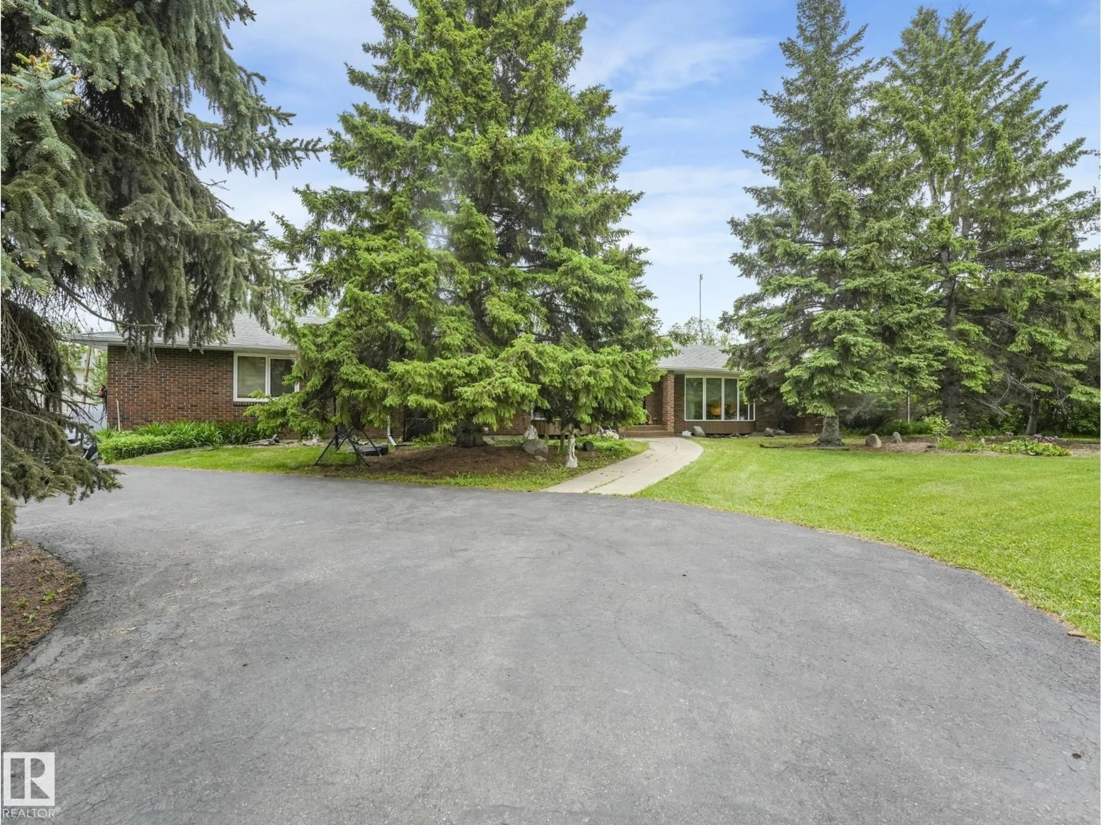 A pic from outside/outdoor area/front of a property/back of a property/a pic from drone, unknown for 11921 231 ST, Edmonton Alberta T5S2C2