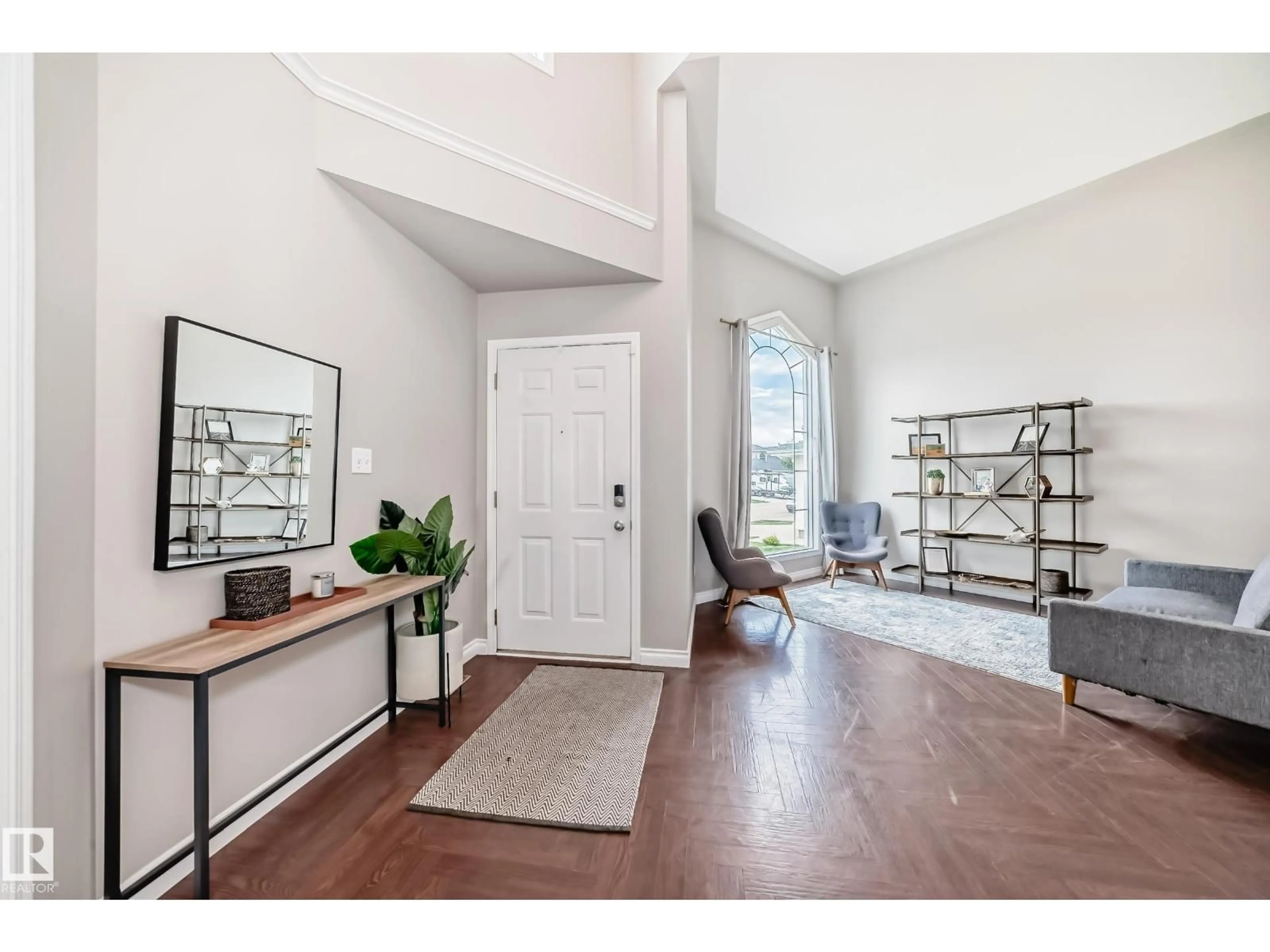 Indoor entryway for 907 115 ST, Edmonton Alberta T6J6X8