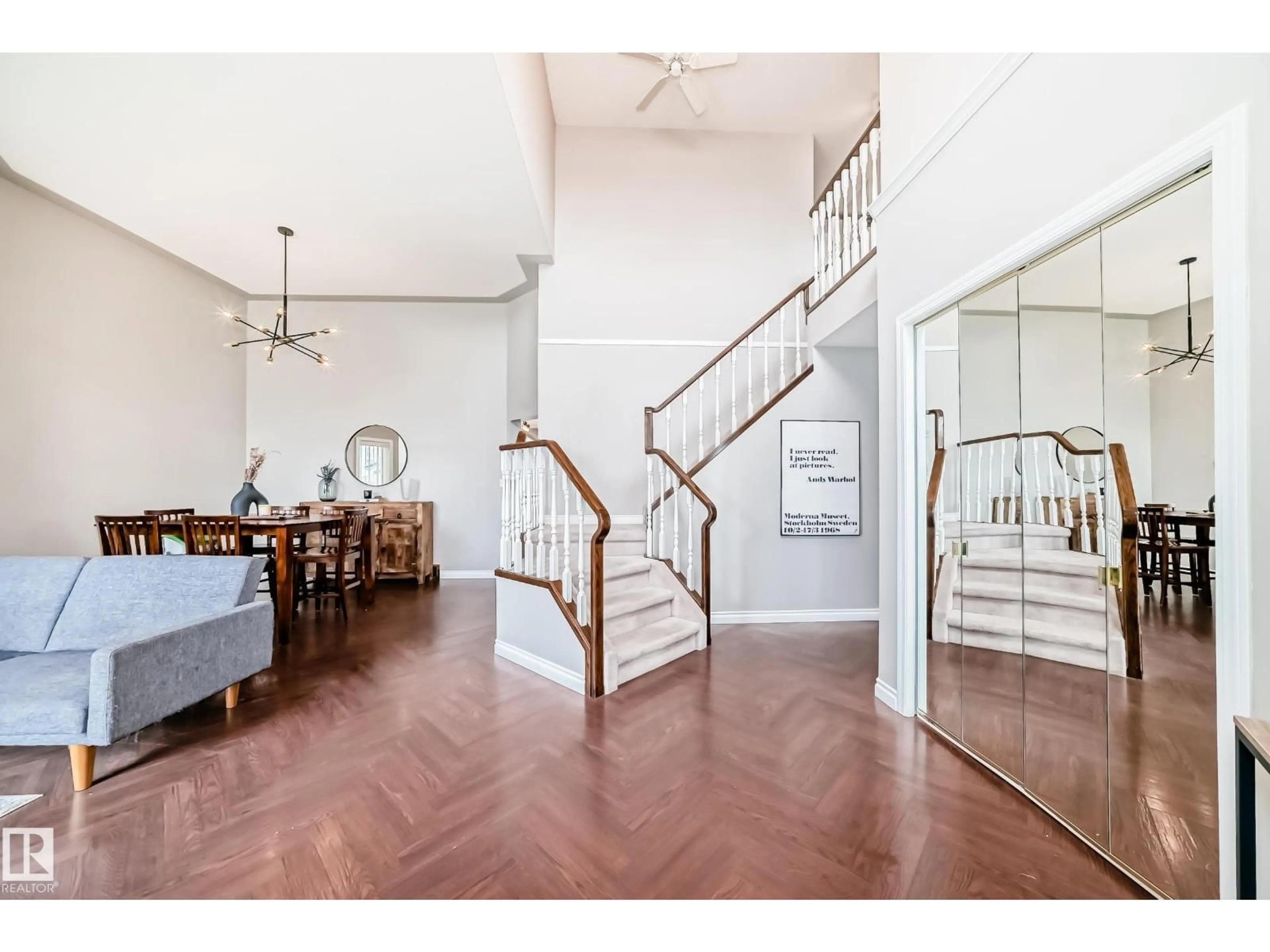 Indoor foyer for 907 115 ST, Edmonton Alberta T6J6X8