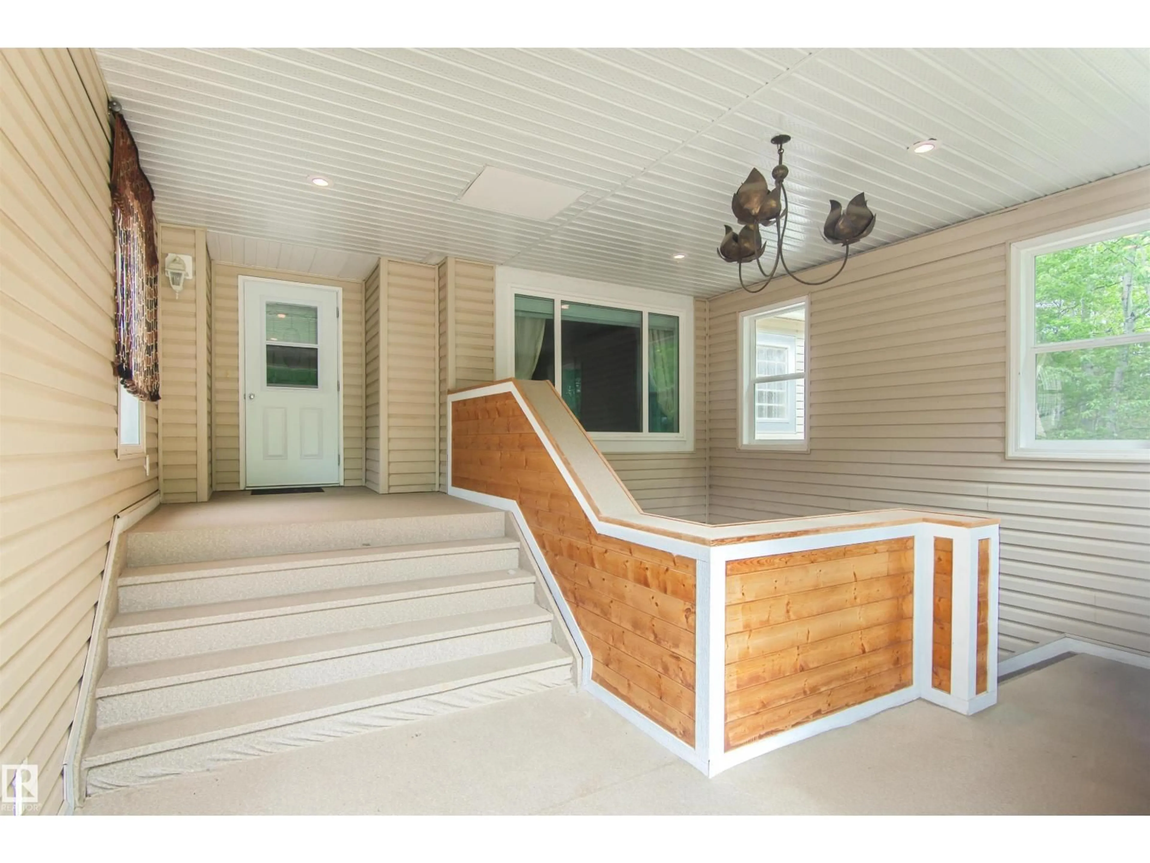 Indoor foyer for 30 TWP RD 610, Rural Bonnyville M.D. Alberta T9N2H3