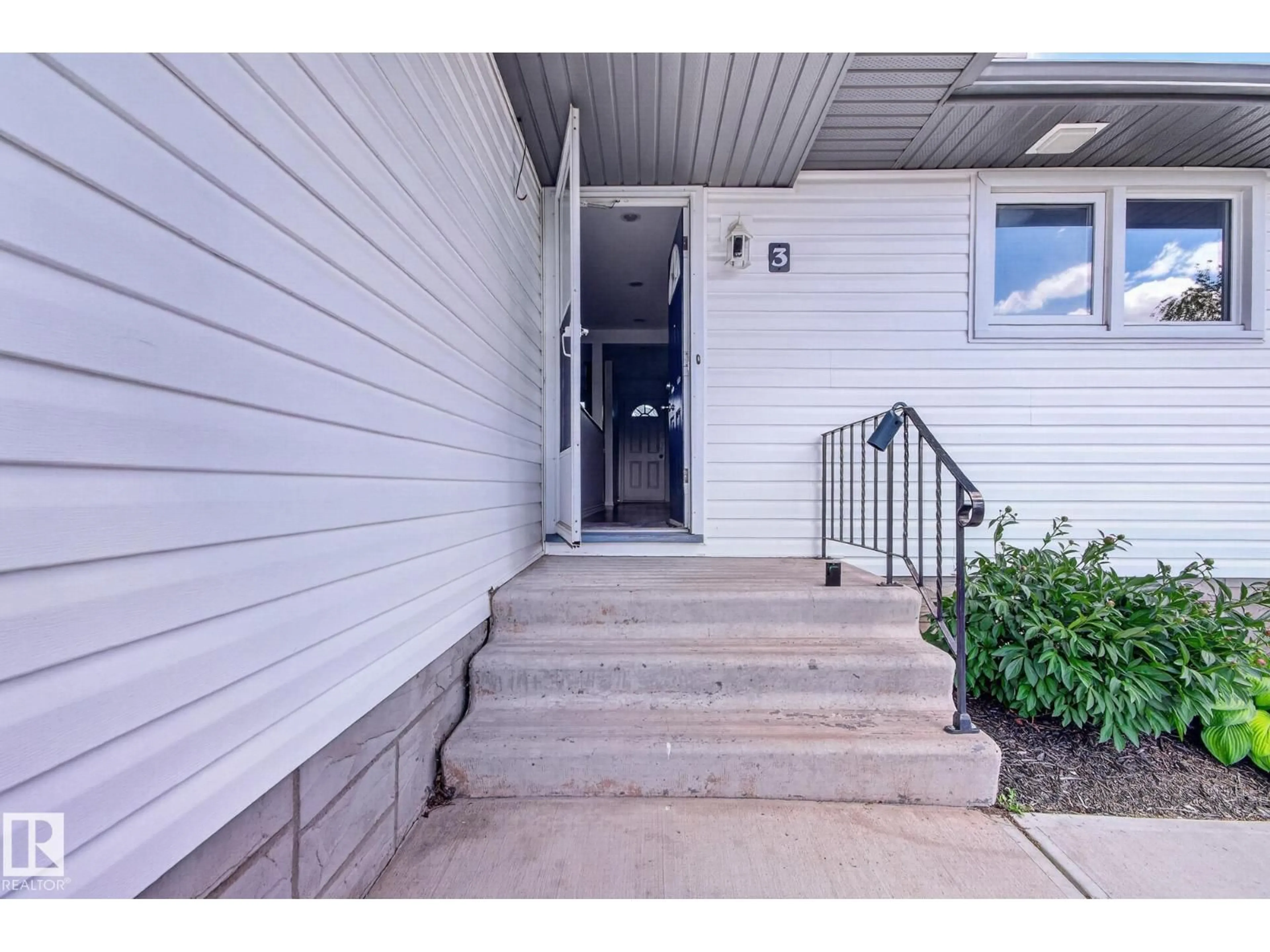 Indoor entryway for 3 GALAXY WY, Sherwood Park Alberta T8A2J9