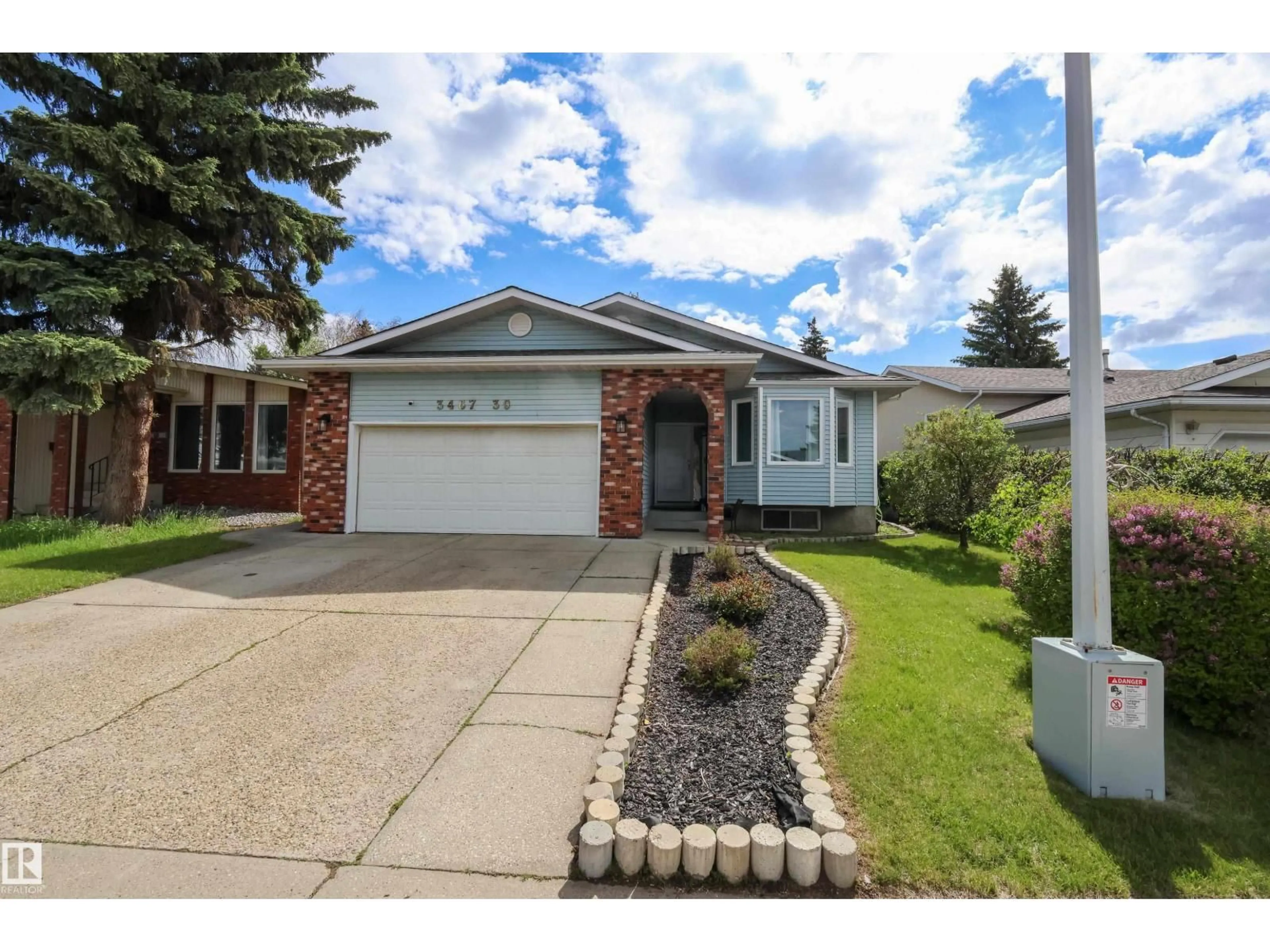Home with vinyl exterior material, street for NW - 3467 39 ST, Edmonton Alberta T6L3Y9
